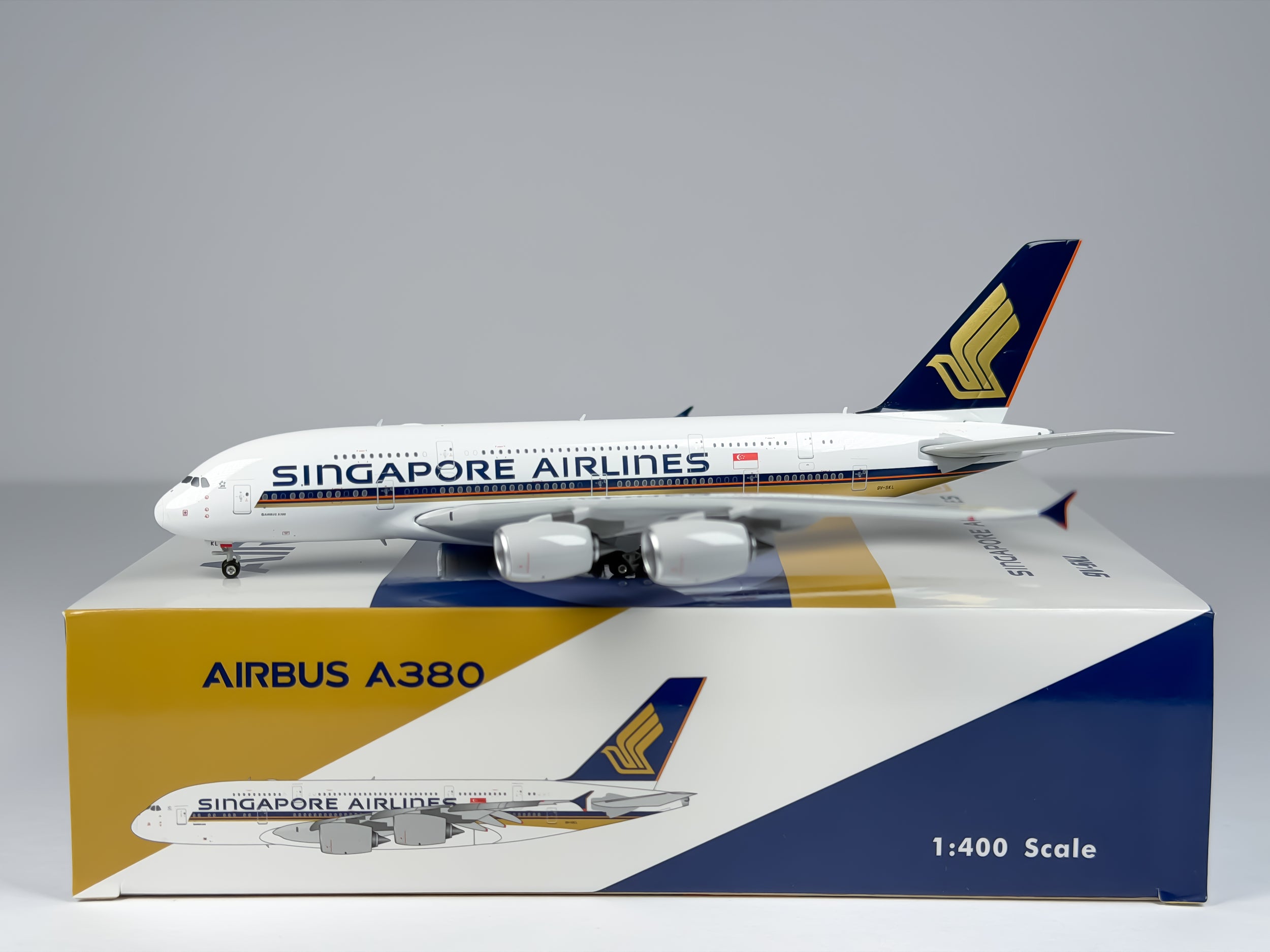 Singapore Airlines Airbus A380-800 1:400 Phoenix 9V-SKL (PH404646)