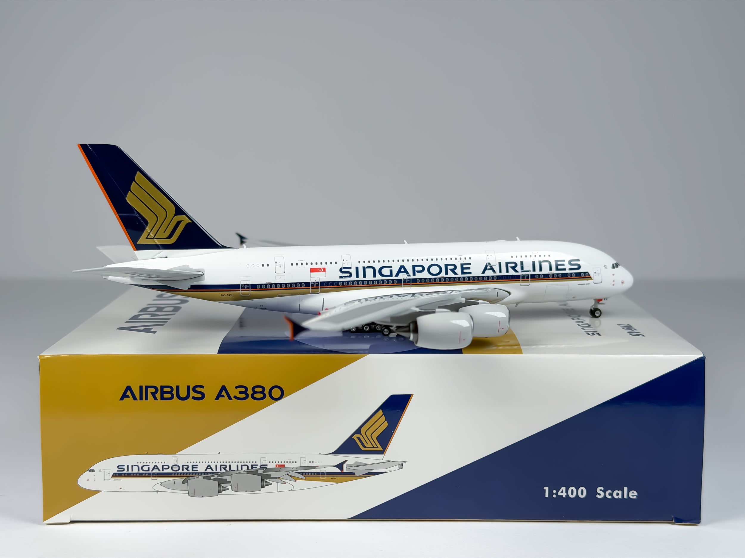Singapore Airlines Airbus A380-800 1:400 Phoenix 9V-SKL (PH404646)