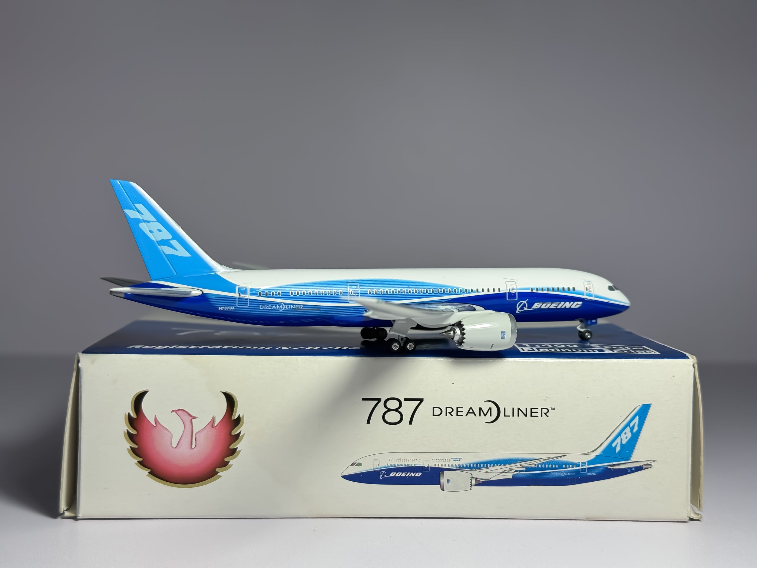 Boeing House Boeing 787-8 1:400 Phoenix N787BA ( PH410187)