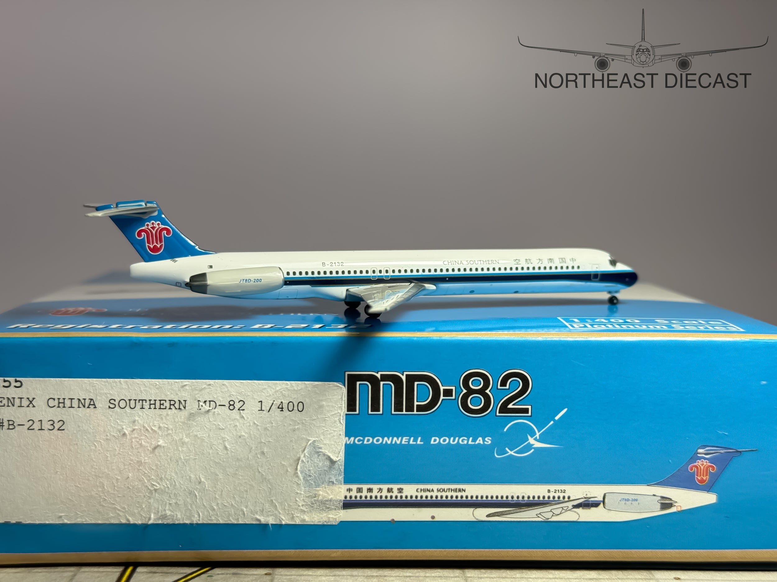 China Southern McDonnell Douglas MD-82 1:400 Phoenix B-2132 (PH410275)