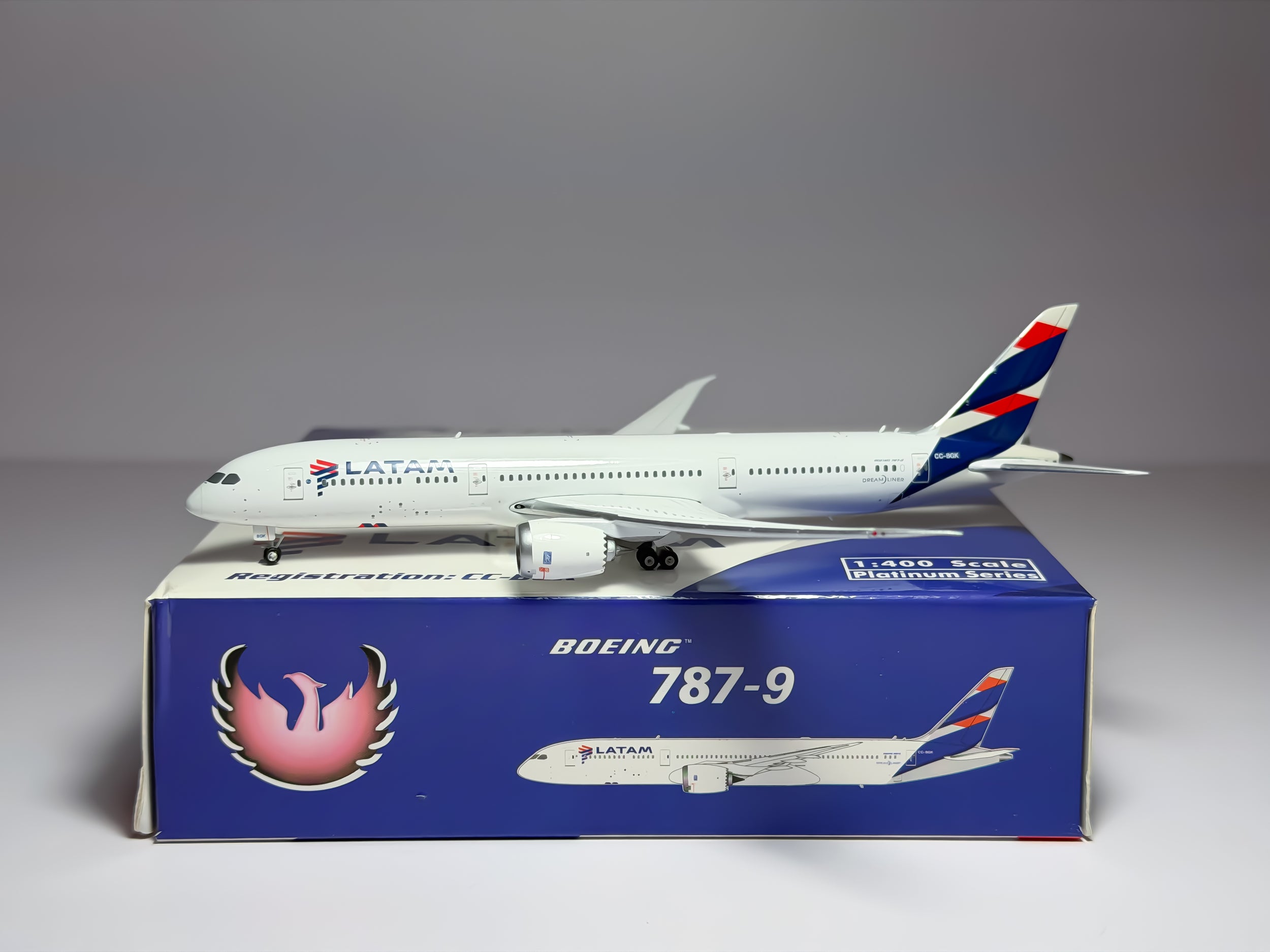LATAM Airlines Boeing 787-9 1:400 Phoenix CC-BGK (PH411273)