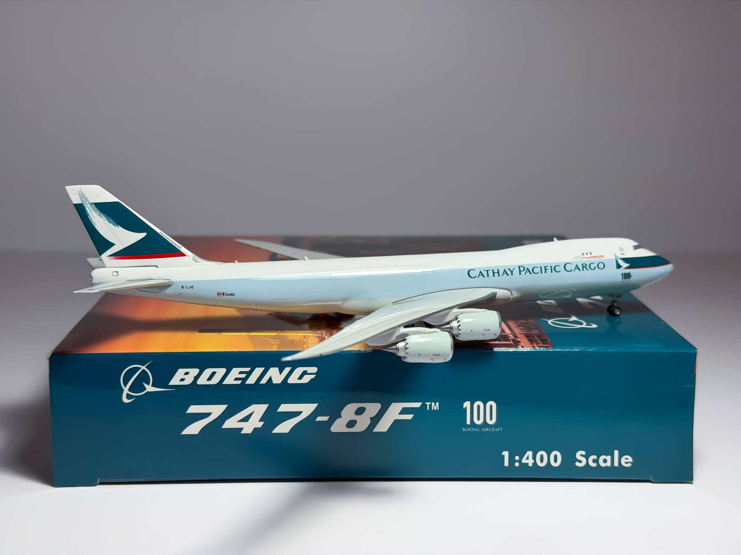 Cathay Pacific Cargo Boeing 747-8F 1:400 Phoenix B-LJC (PH4CPAXXX)