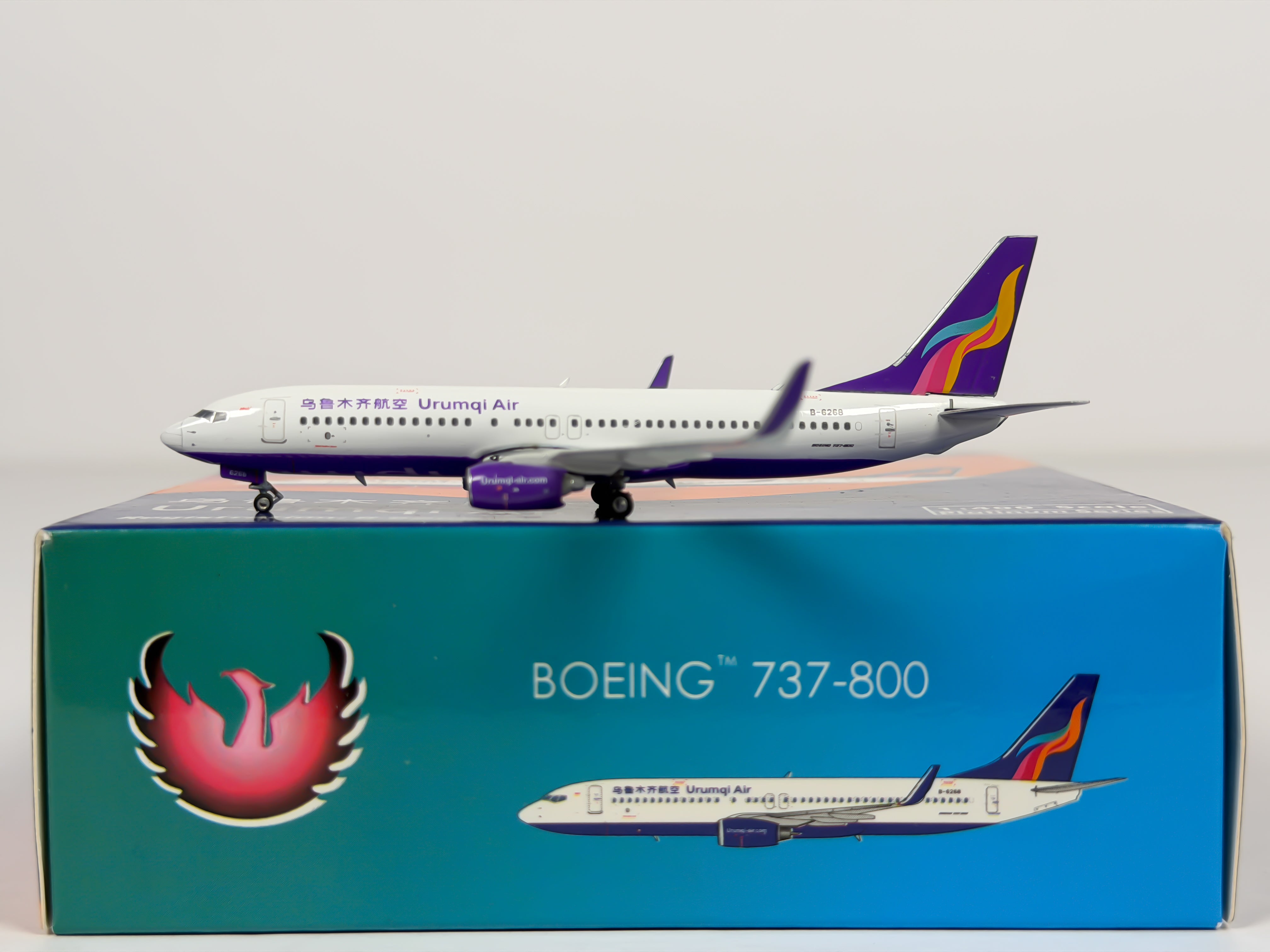 Urumqi Air Boeing 737-800 1:400 Phoenix B-6268 (PH4CUH1613)