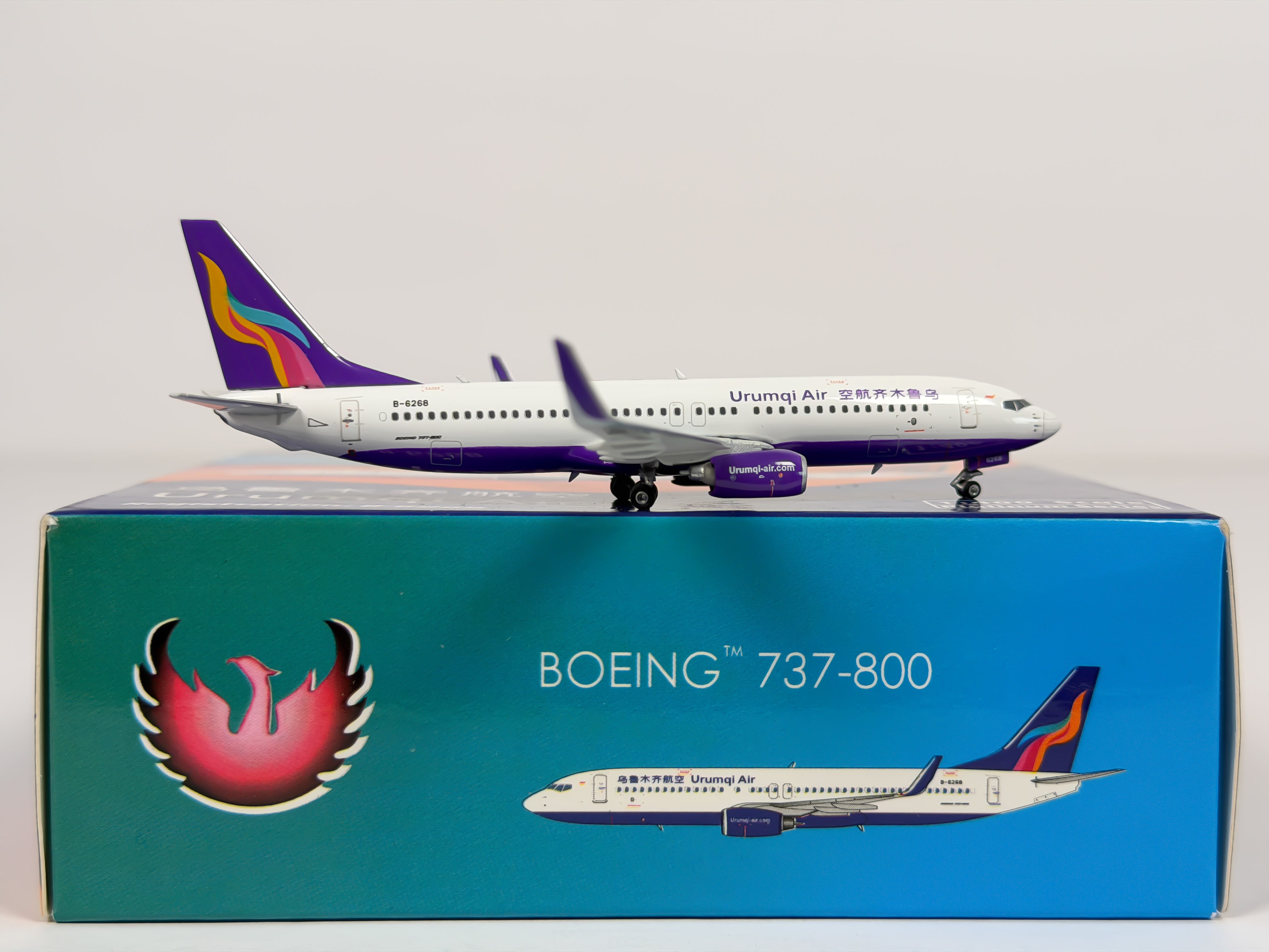 Urumqi Air Boeing 737-800 1:400 Phoenix B-6268 (PH4CUH1613)