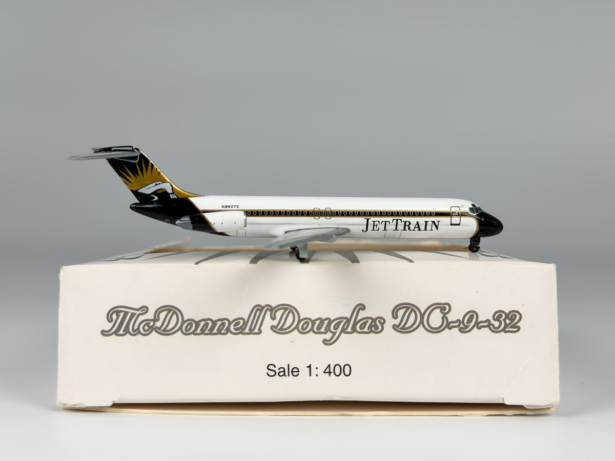 JetTrain Douglas DC-9-30 1:400 Phoenix N8927E (PH4JTR025)