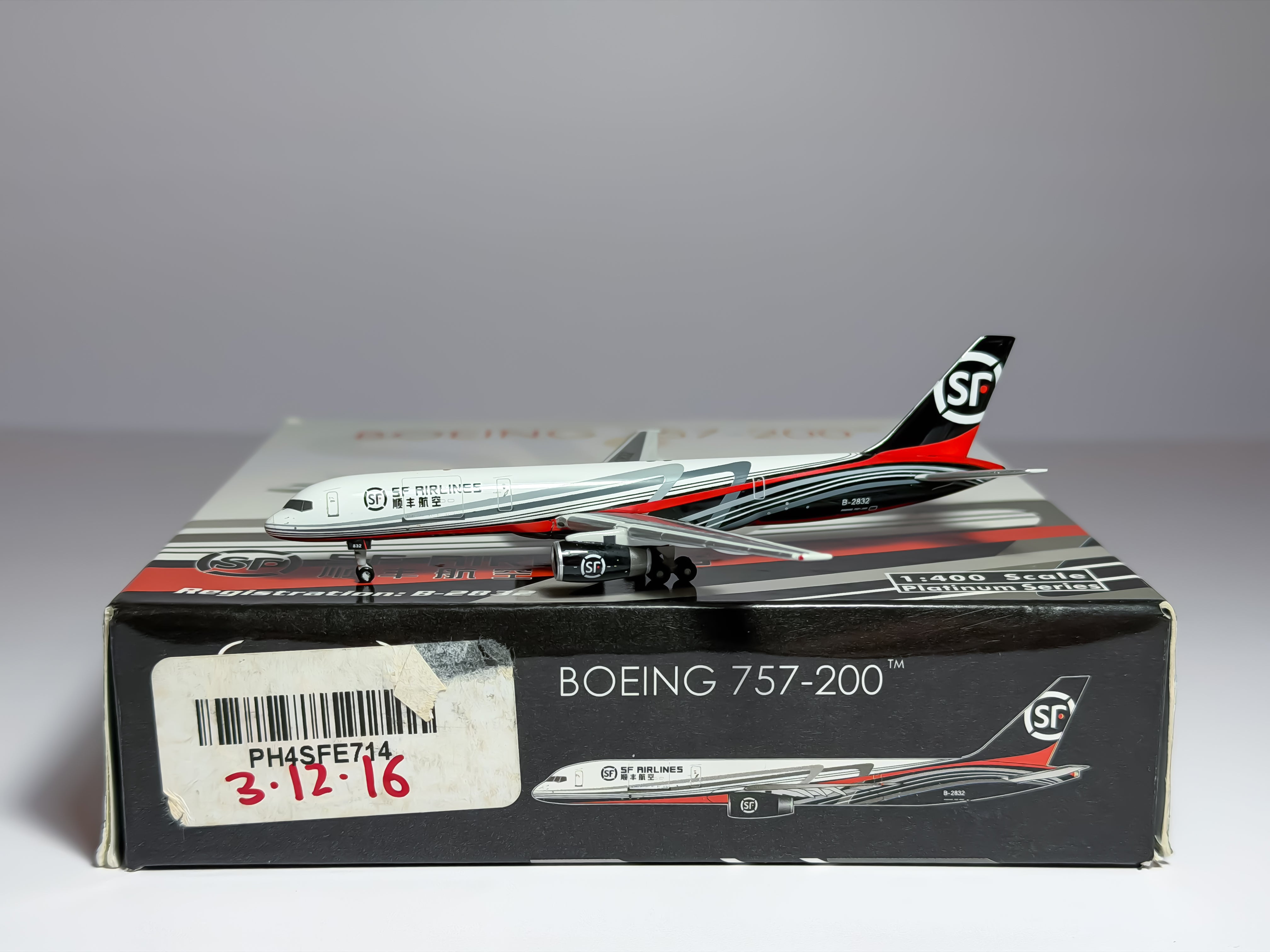 SF Airlines Boeing 757-200 1:400 Phoenix B-2832 (PH4SFE714)