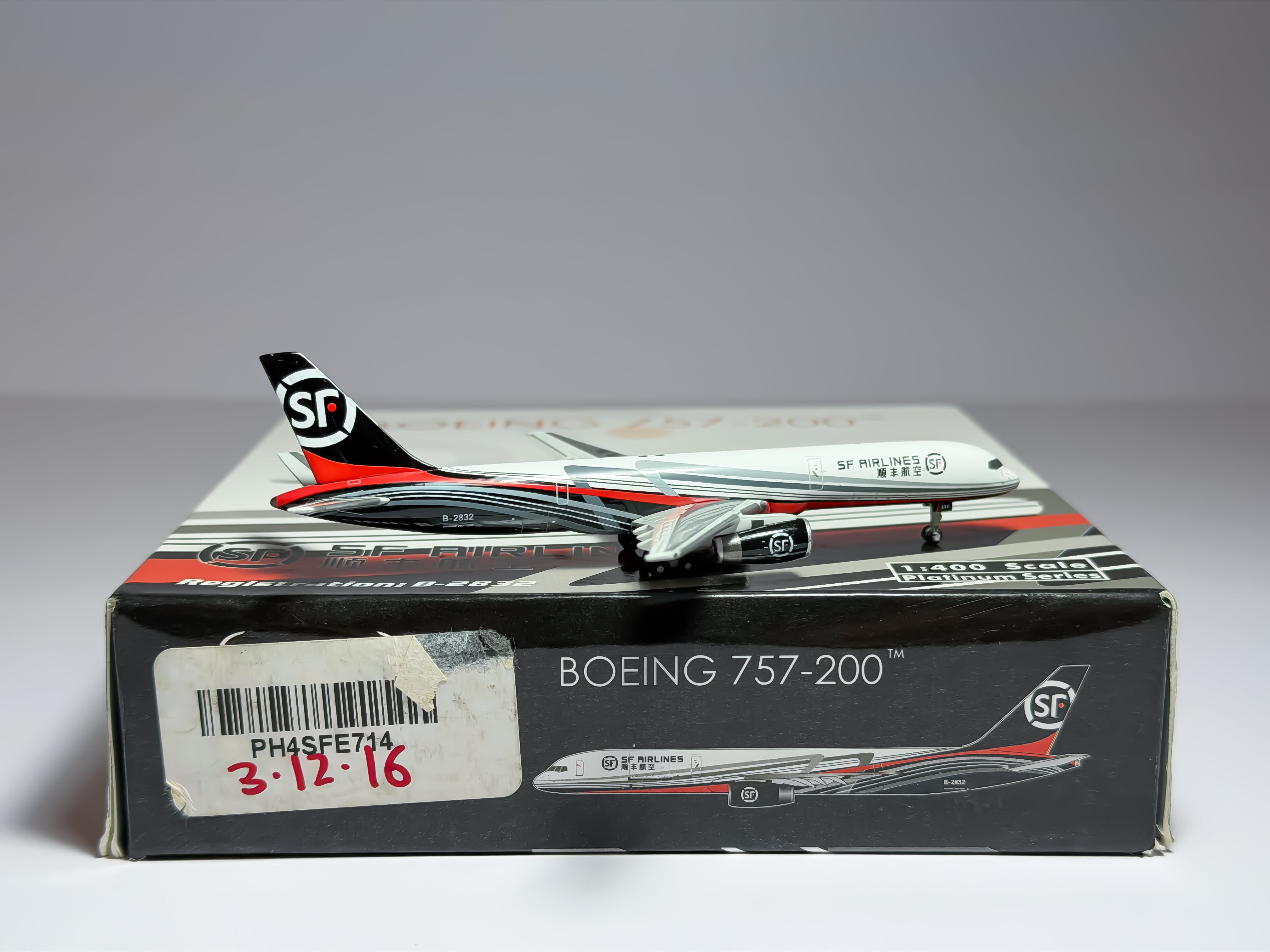 SF Airlines Boeing 757-200 1:400 Phoenix B-2832 (PH4SFE714)
