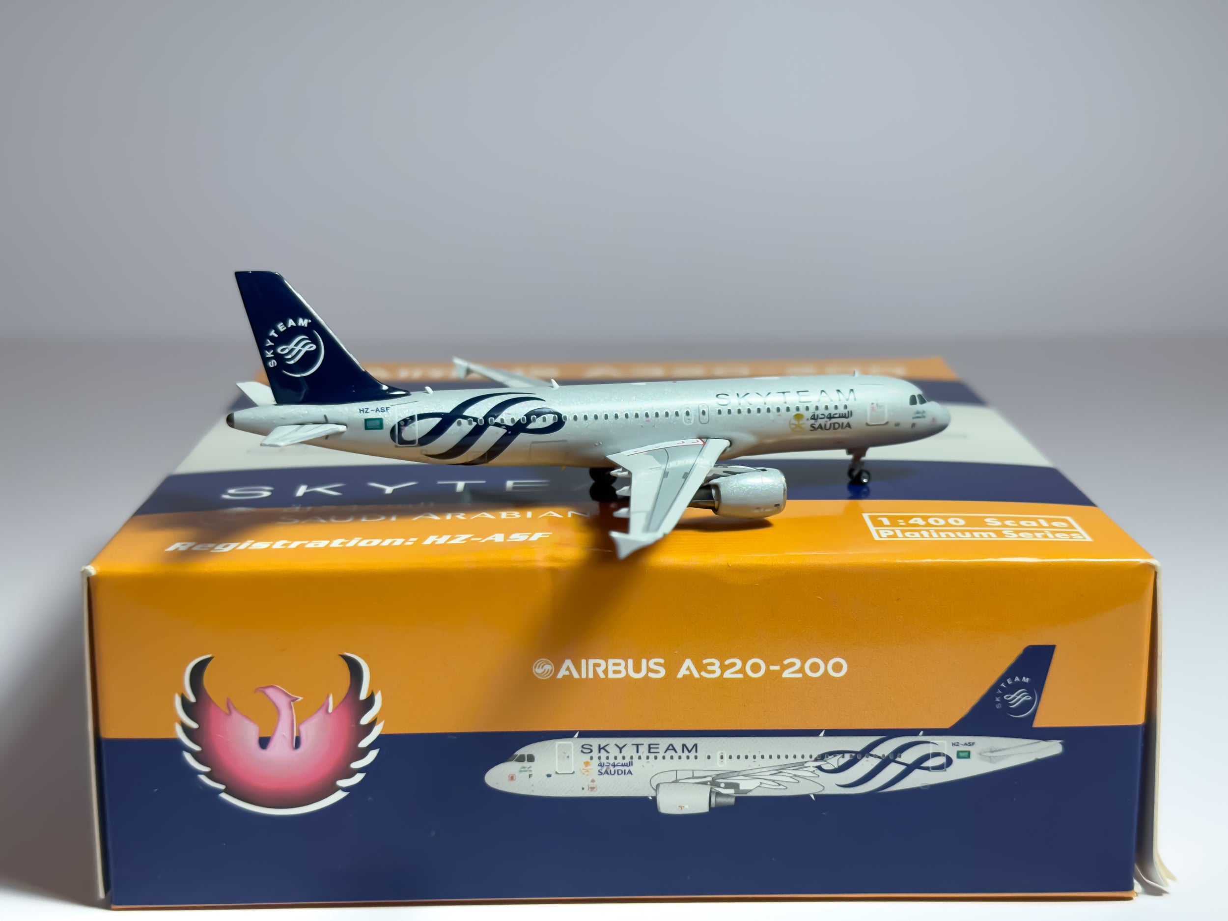 Saudia Airbus A320 1:400 Phoenix HZ-ASF (PH4SVA1033)