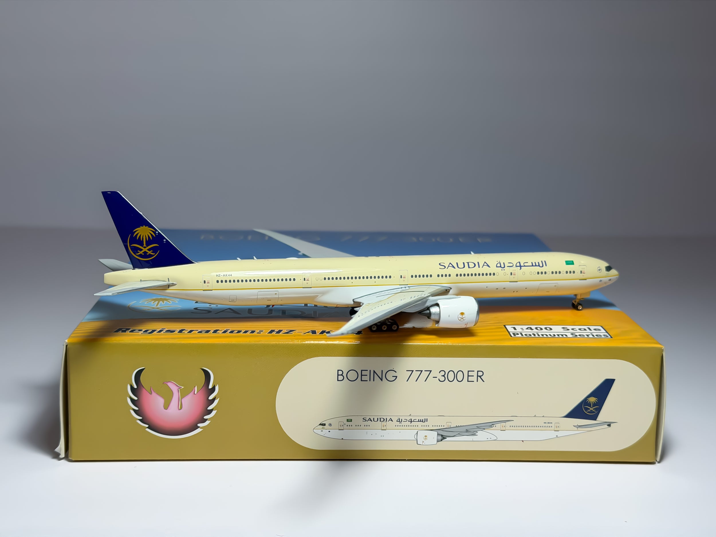 Saudia Boeing 777-300ER 1:400 Phoenix HZ-AK44 (PH4SVA2185)