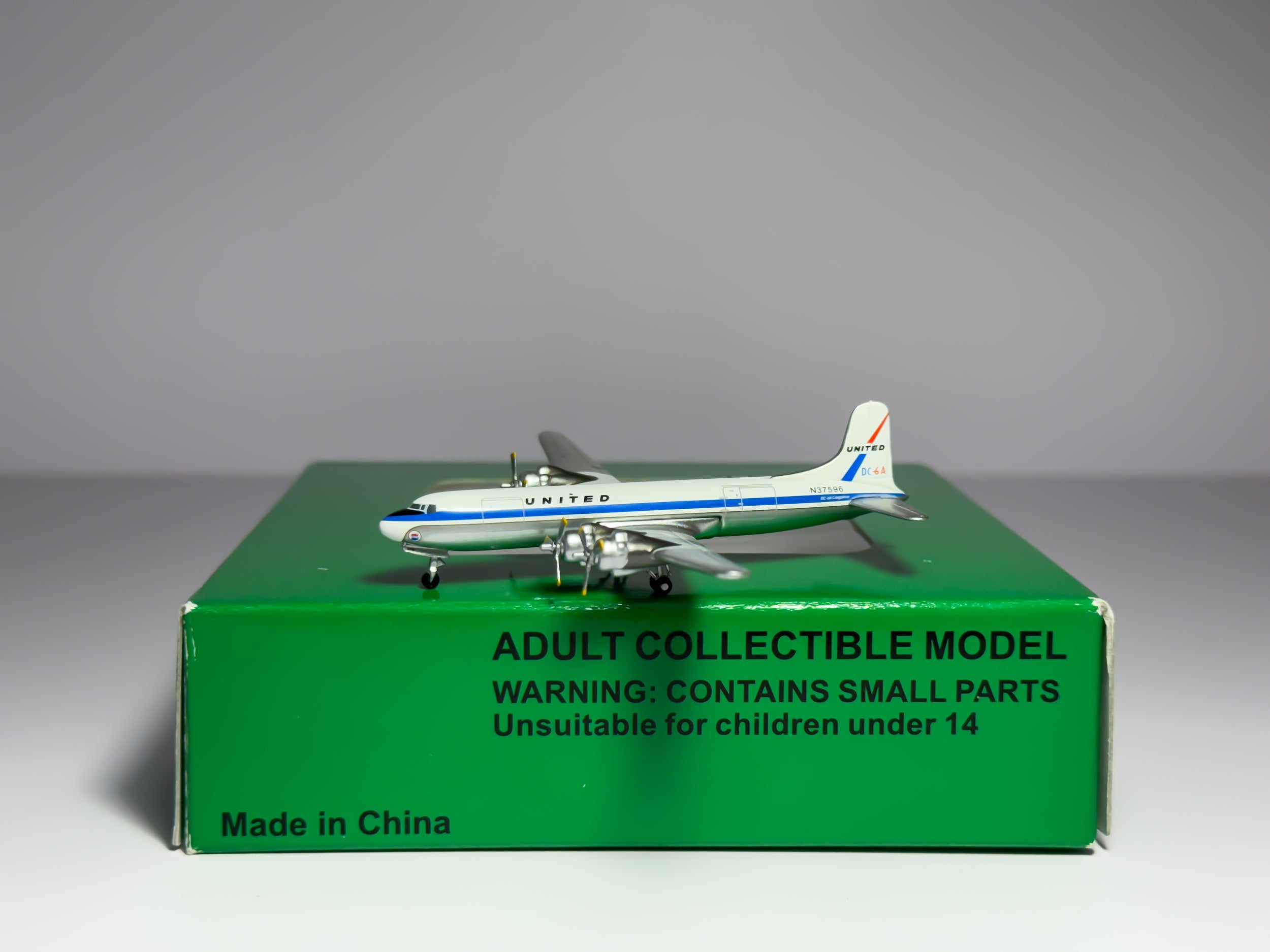 United Airlines Douglas DC-6 1:400 Aeroclassics N37596 (PLUAL002)