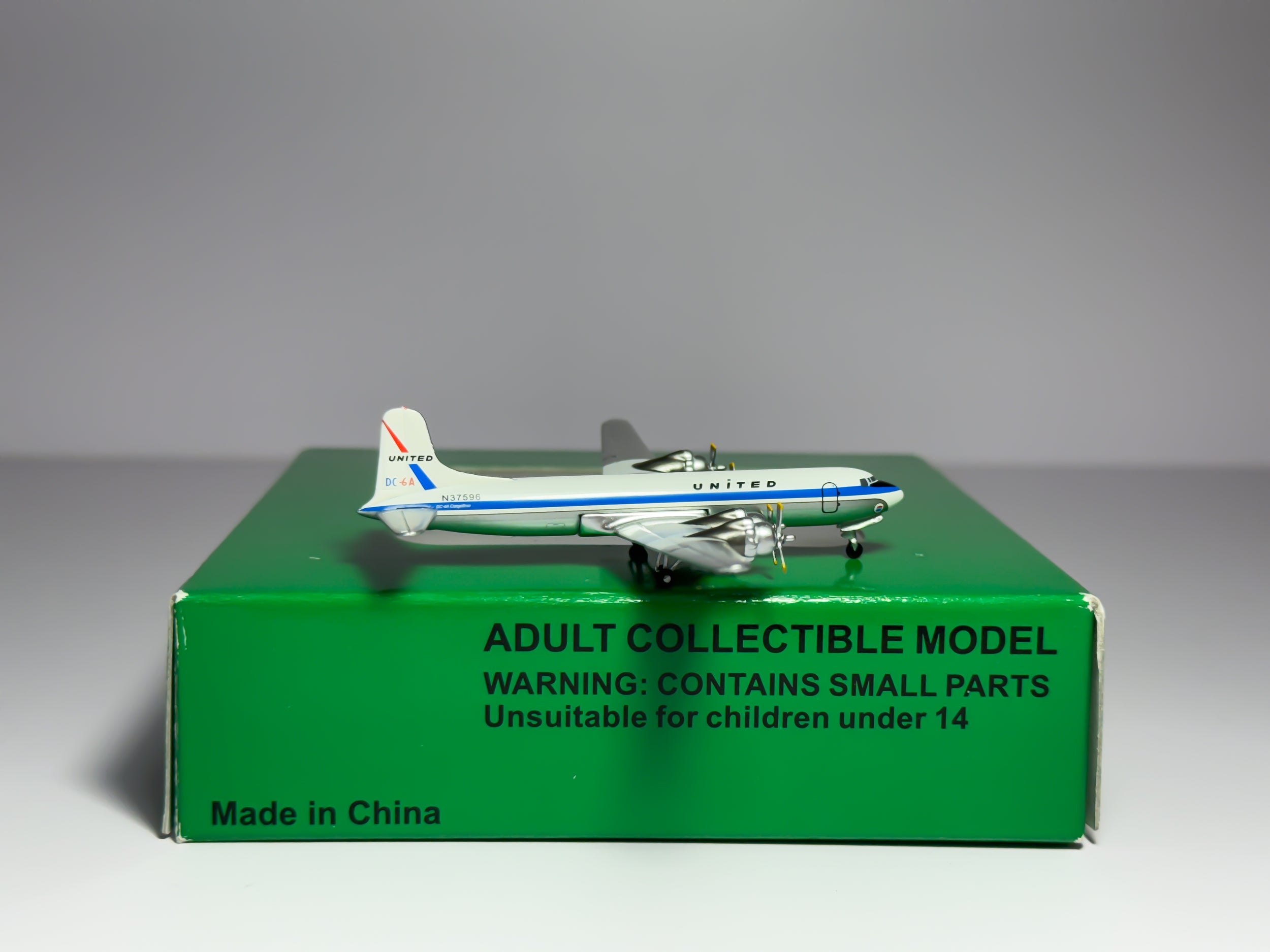 United Airlines Douglas DC-6 1:400 Aeroclassics N37596 (PLUAL002)