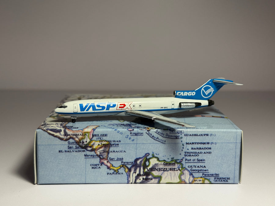 Aeroclassics 1:400 VASP Cargo Boeing 727-200 PP-SFC ACPPSFC