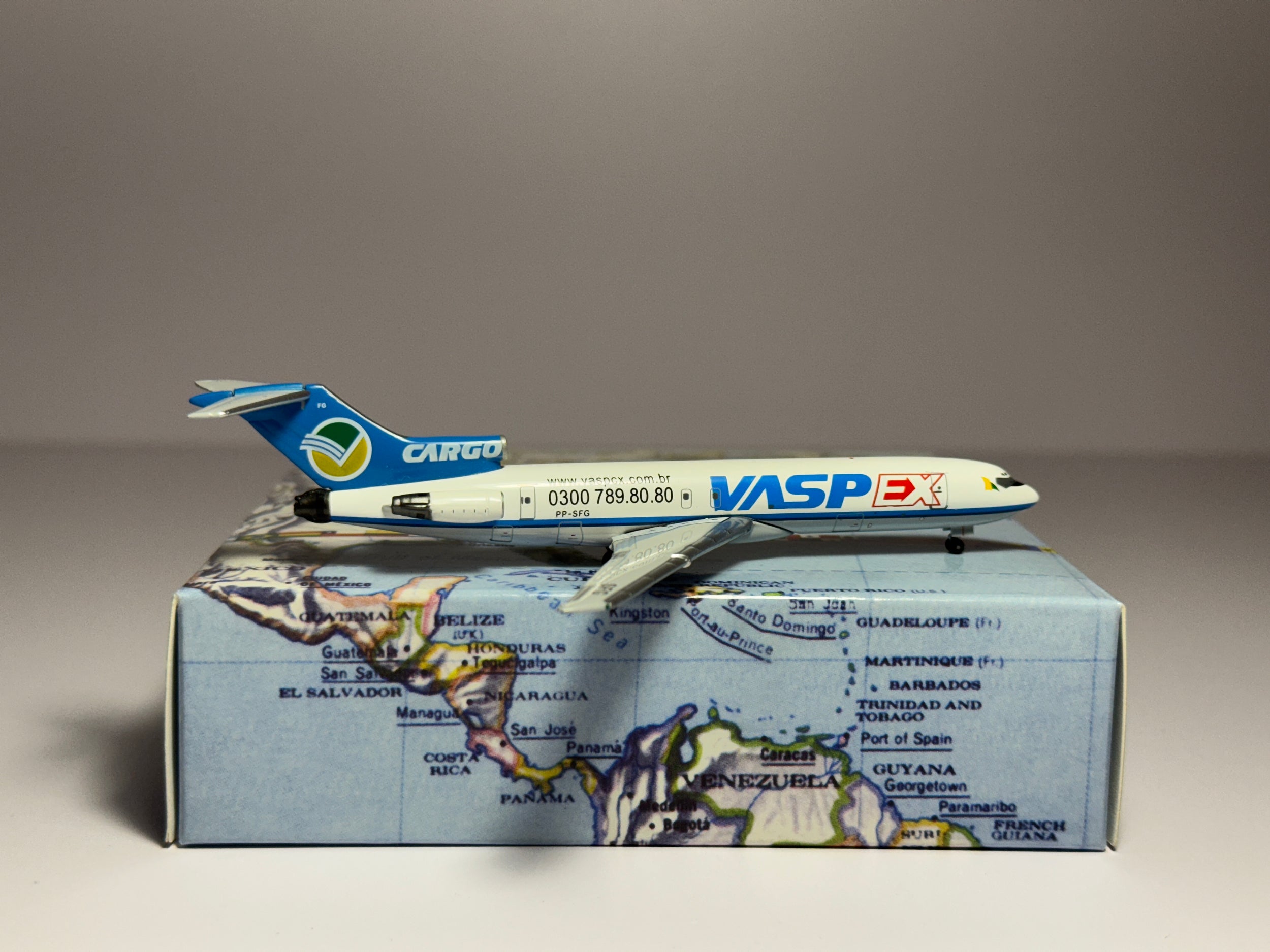 Aeroclassics 1:400 VASP Cargo Boeing 727-200 PP-SFG EX Titles ACPPSFG