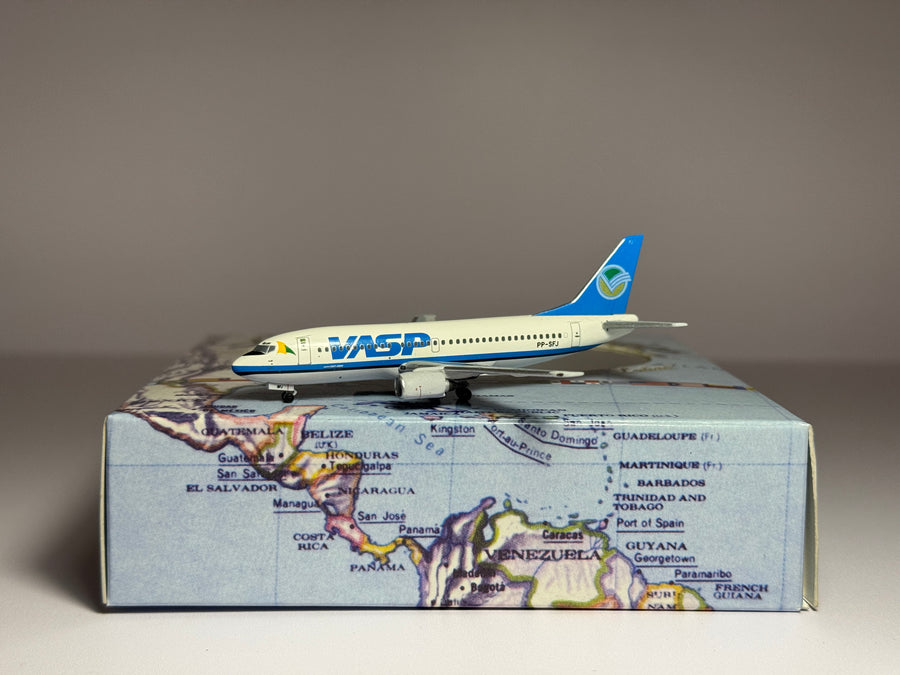 Aeroclassics 1:400 VASP Boeing 737-300 PP-SFJ 2000s colors ACPPSFJ