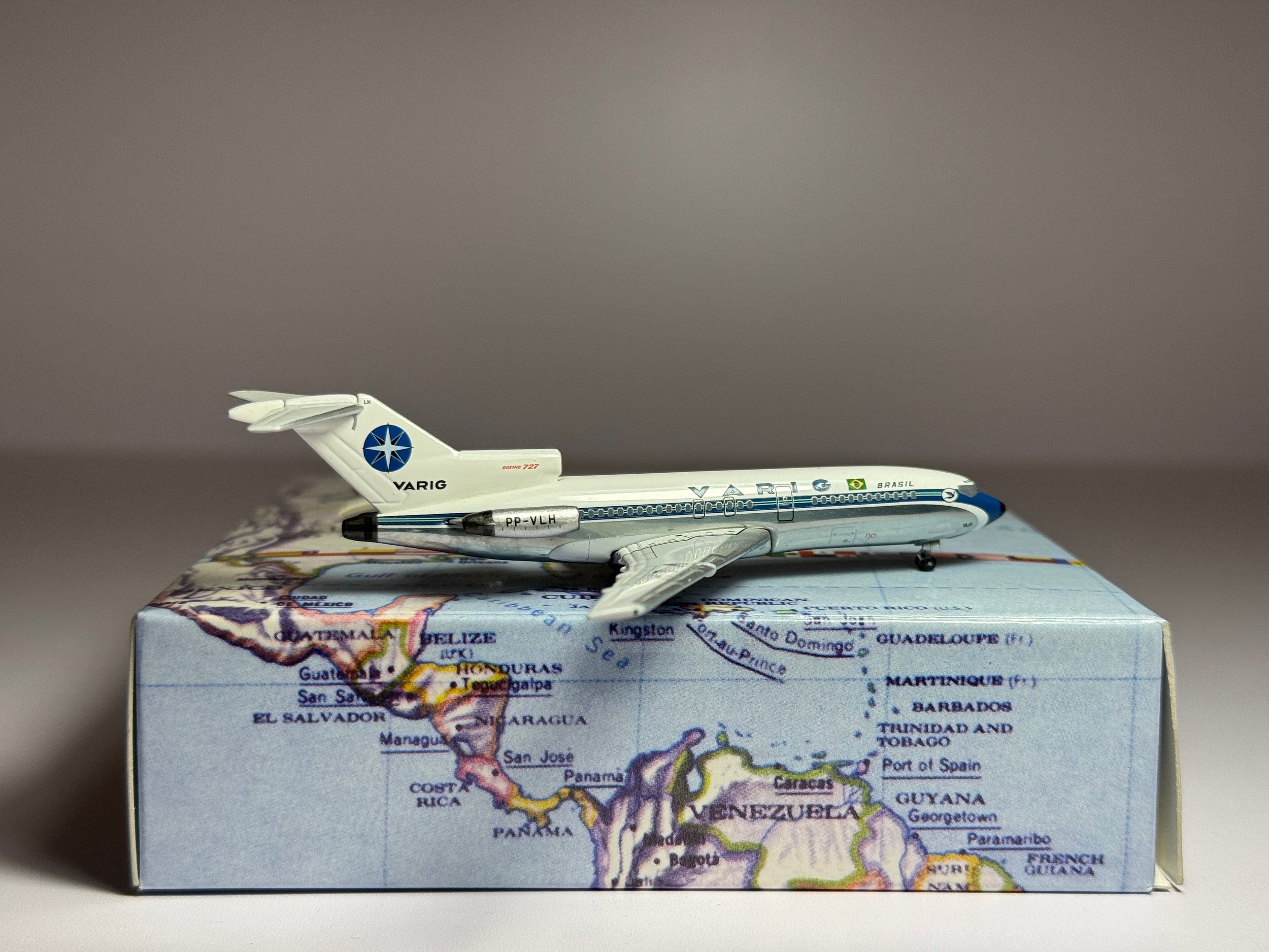 Aeroclassics 1:400 VARIG Brasil Boeing 727-41 PP-VLH Whorl Tail ACPPVLH