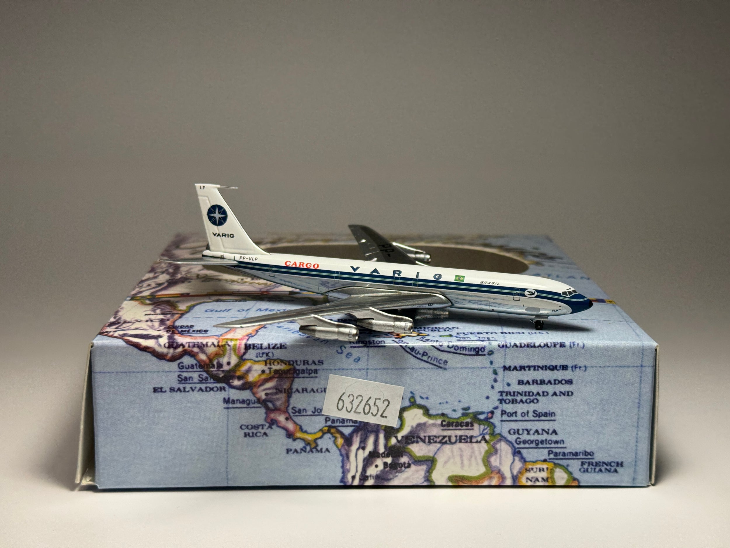 Aeroclassics 1:400 VARIG Brasil Boeing 707-300 PP-VLP Cargo ACPPVLP