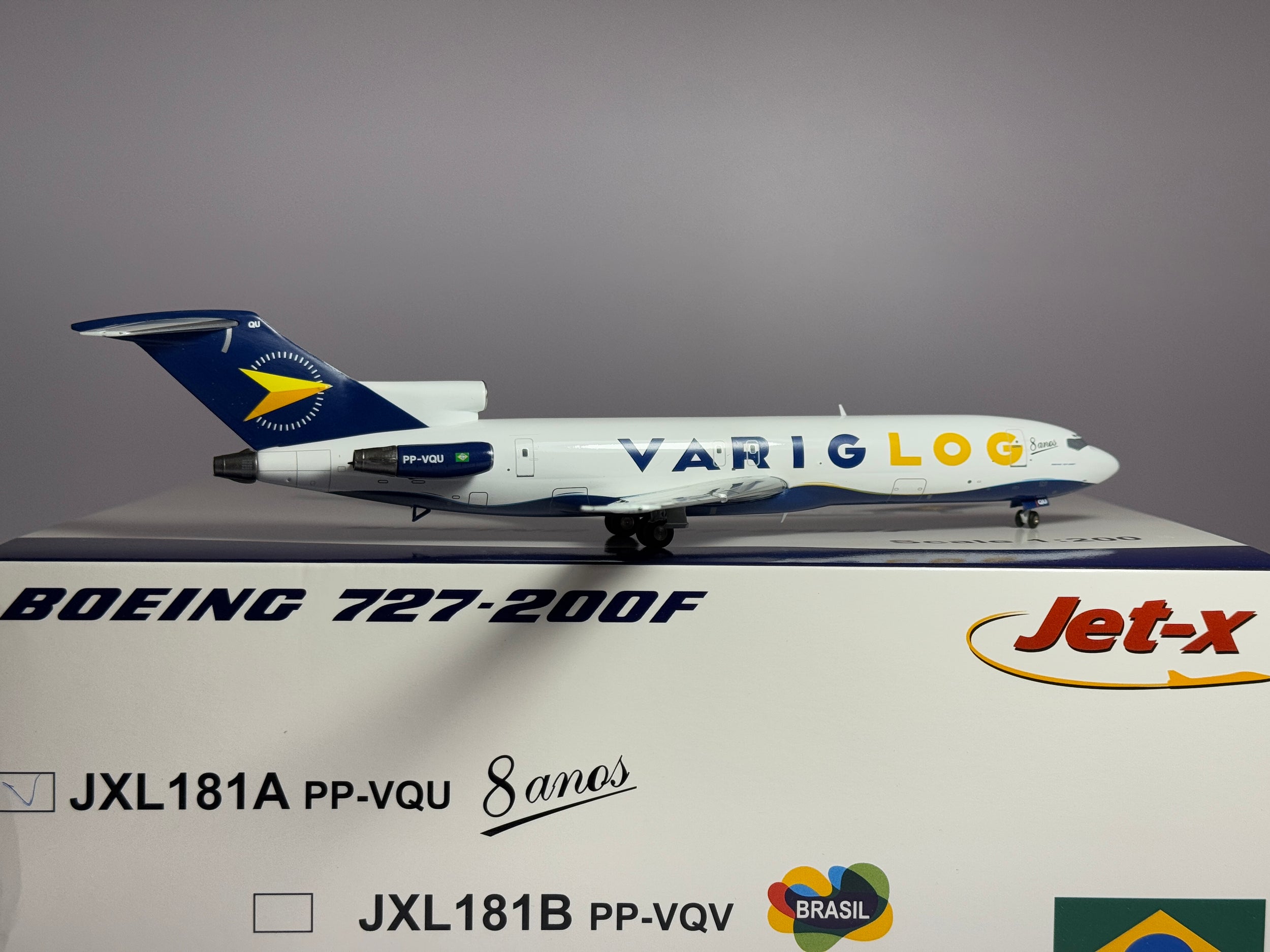 Jet-X 1:200 VARIG Brasil Boeing 727-200 PP-VQU Cargo "8 Years" JXL181A