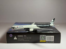 LATAM Boeing 777-300ER 1:400 Phoenix PT-MUA Star Wars (PH404311)