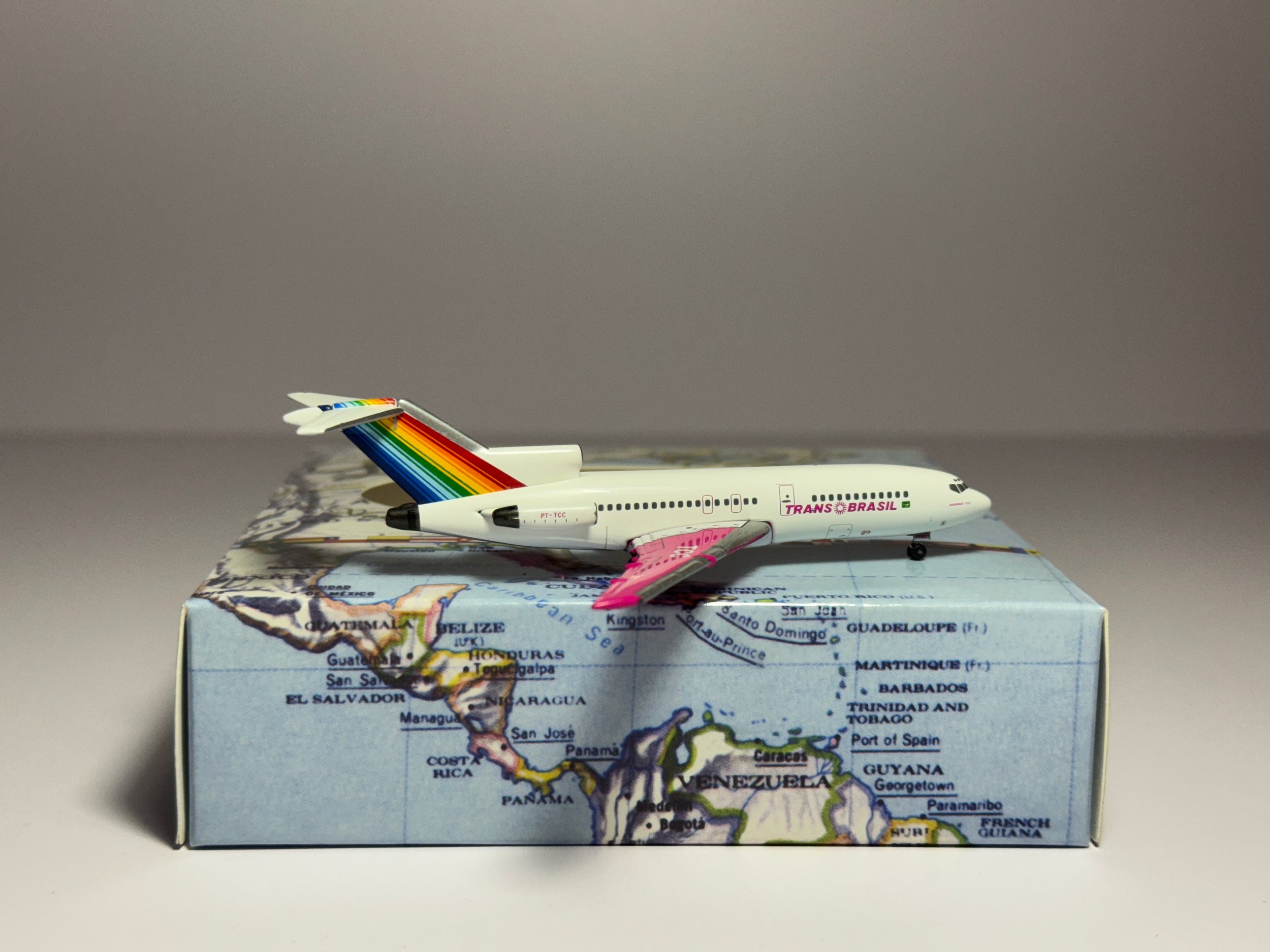 Aeroclassics 1:400 Trans Brasil Boeing 727-100 PT-TCC Pink ACPTTCC