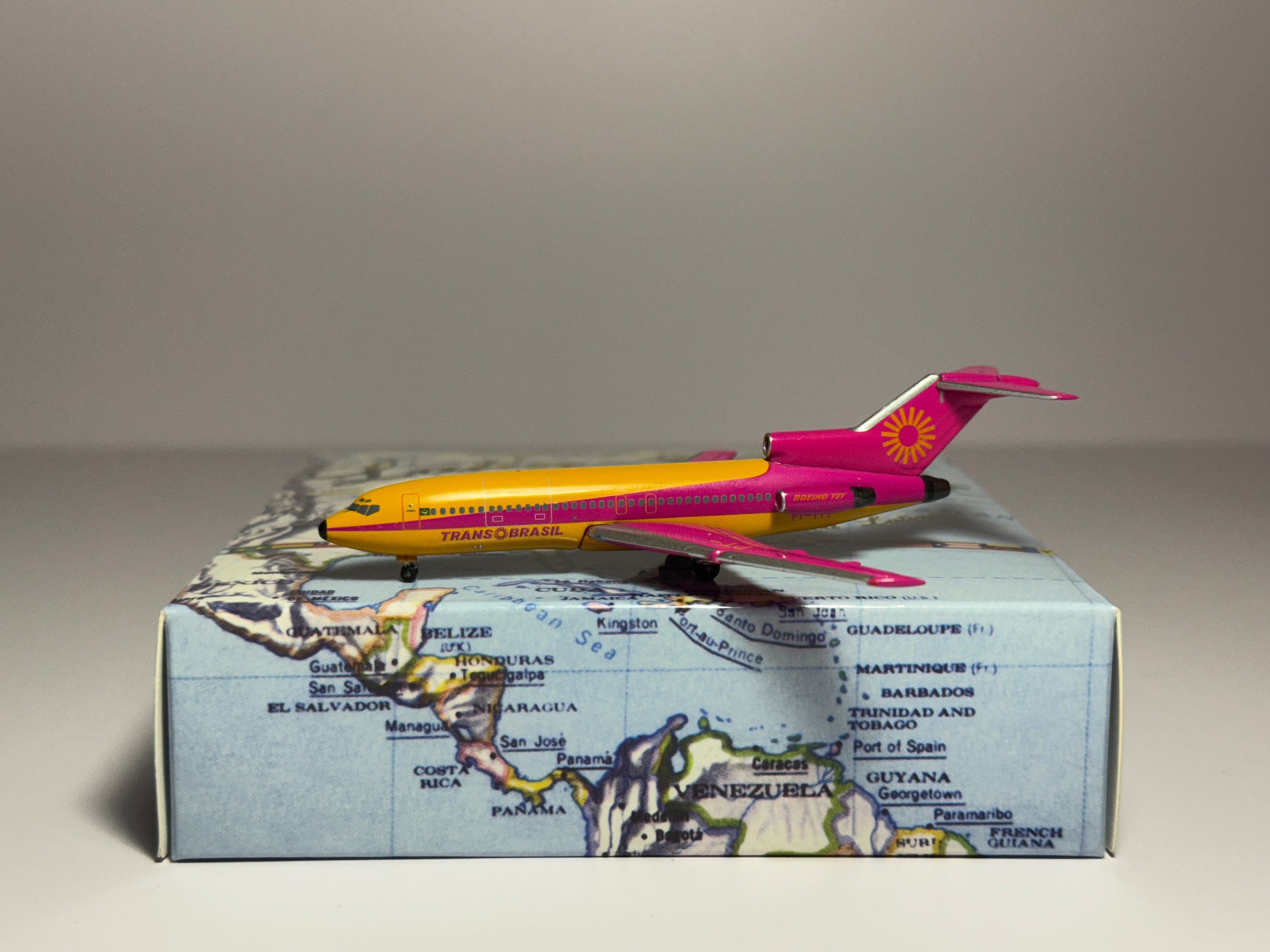 Aeroclassics 1:400 Trans Brasil Boeing 727-100 PT-TYT Orange/Pink 1970s ACPTTYT