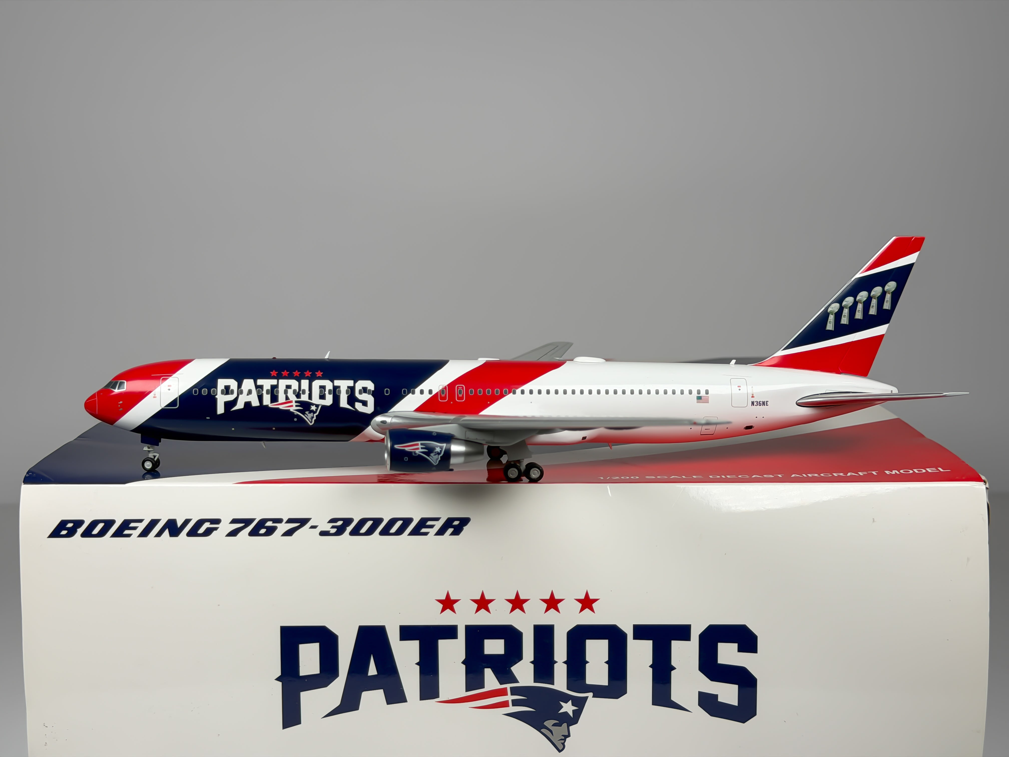 Patriots Private Boeing 767-300 1:200 JC Wings N36NE (PX2193)