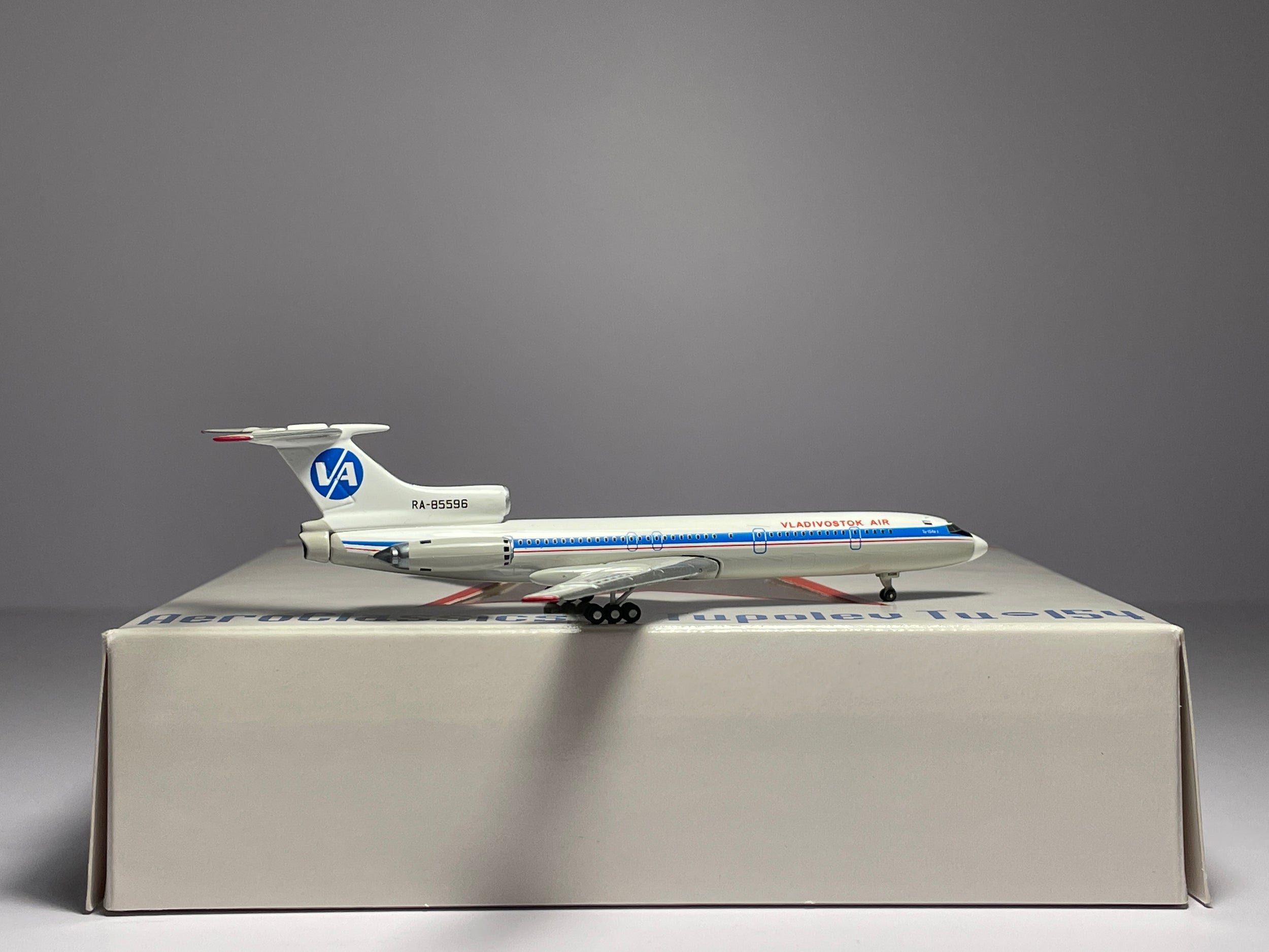 Phoenix Models 1:400 Vladivostok Air Tupolev TU-154B RA-85596 PH4VLK029