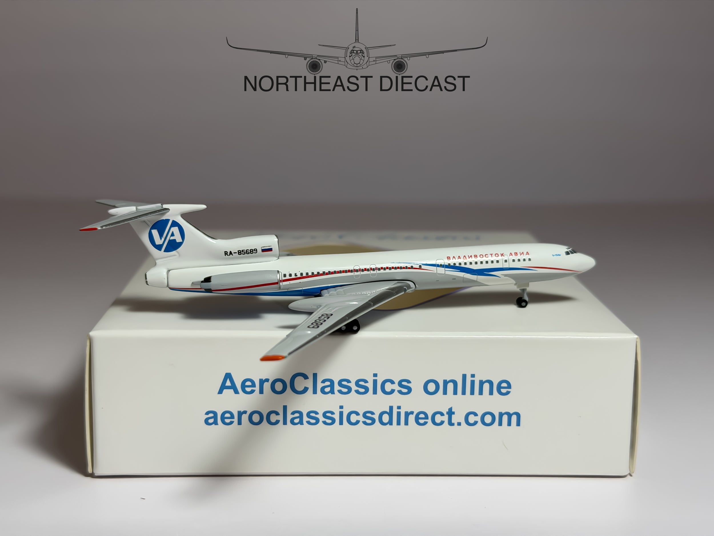 Vladivostok Air Tupolev TU-154M 1:400 Aeroclassics RA-85689 (AC419864)
