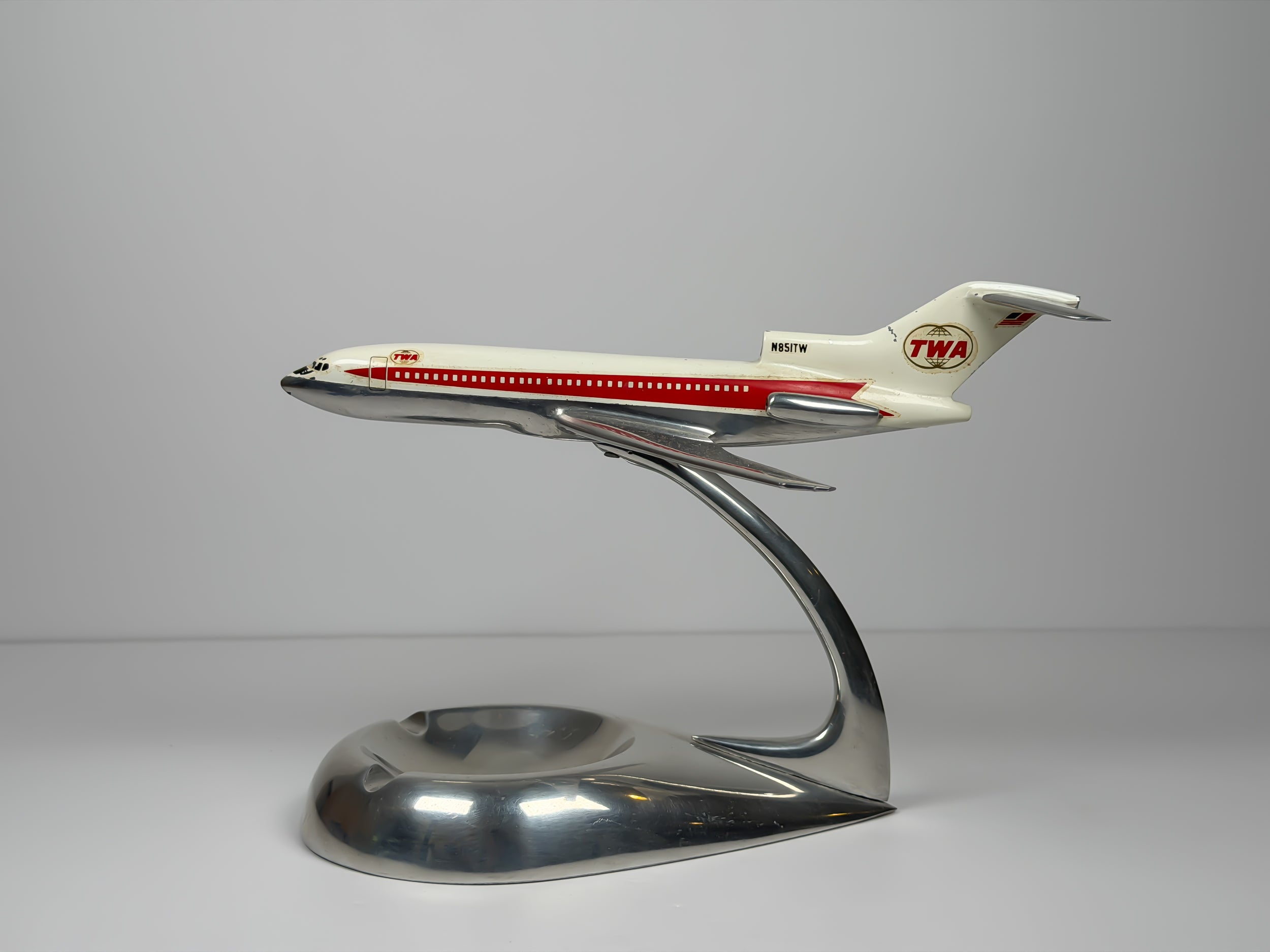 1:200 Trans World Airlines (TWA) Boeing 727-100 (N851TW) - Dual Globes | Riffe Ashtray