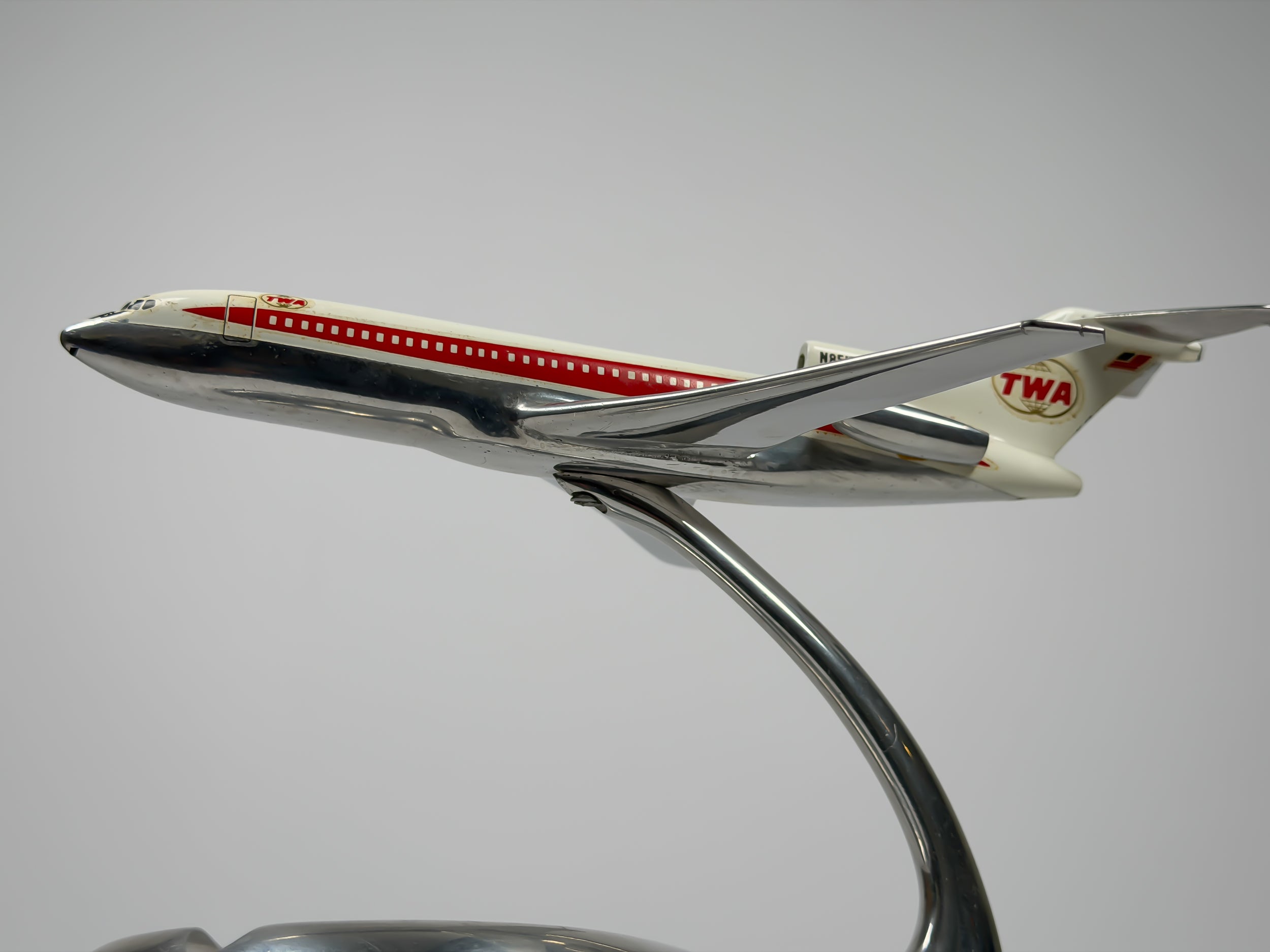 1:200 Trans World Airlines (TWA) Boeing 727-100 (N851TW) - Dual Globes | Riffe Ashtray