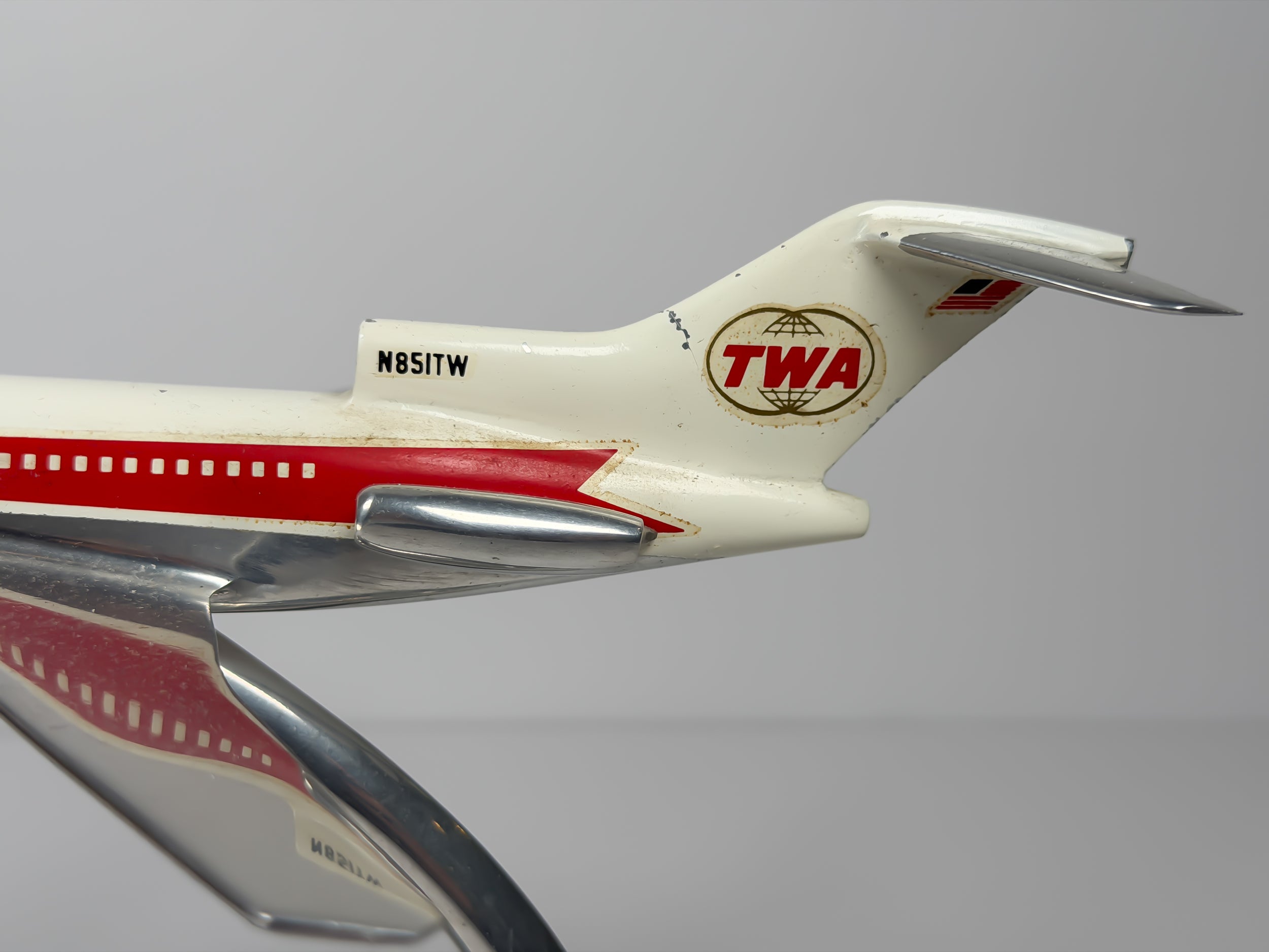 1:200 Trans World Airlines (TWA) Boeing 727-100 (N851TW) - Dual Globes | Riffe Ashtray