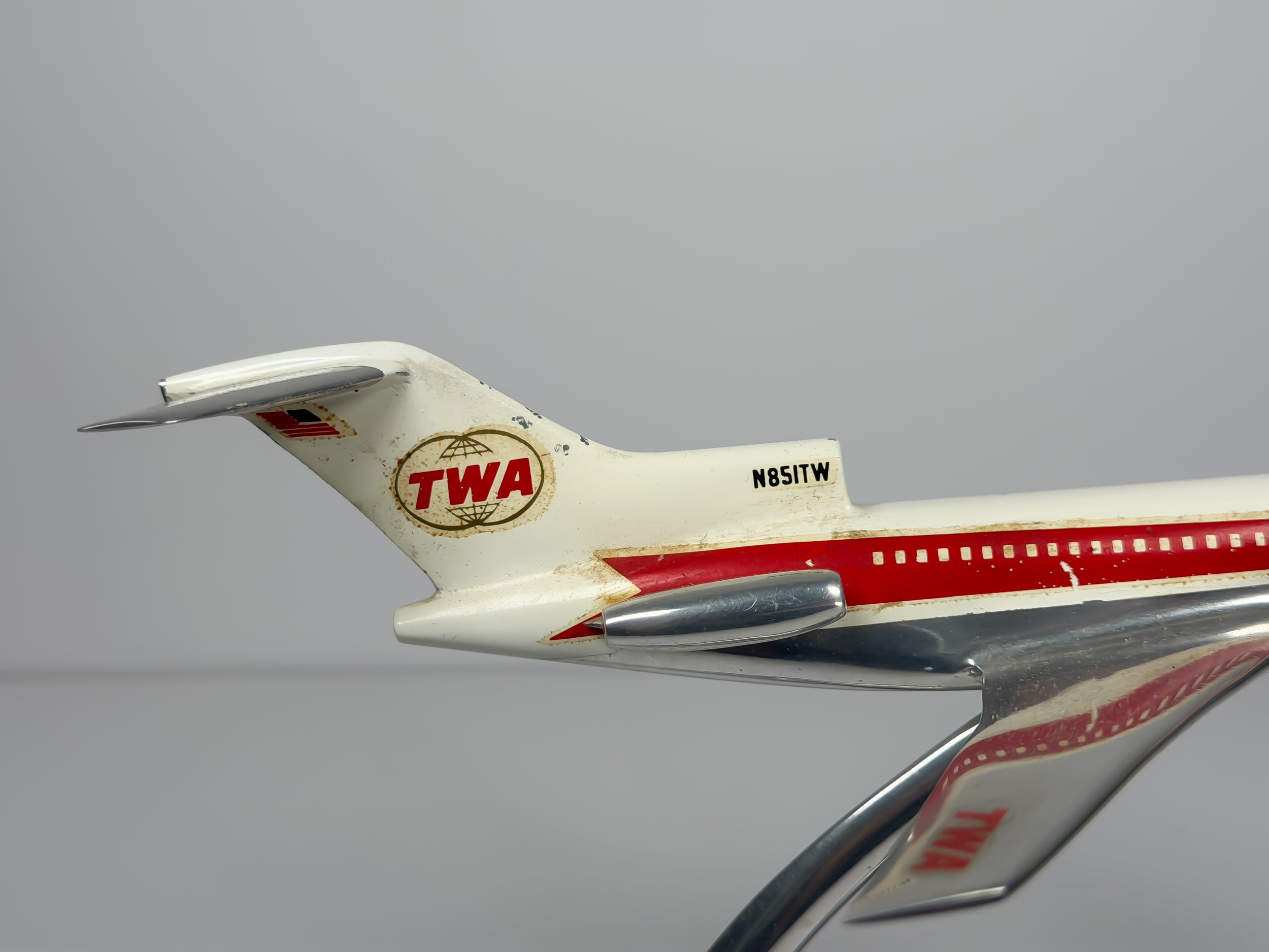 1:200 Trans World Airlines (TWA) Boeing 727-100 (N851TW) - Dual Globes | Riffe Ashtray