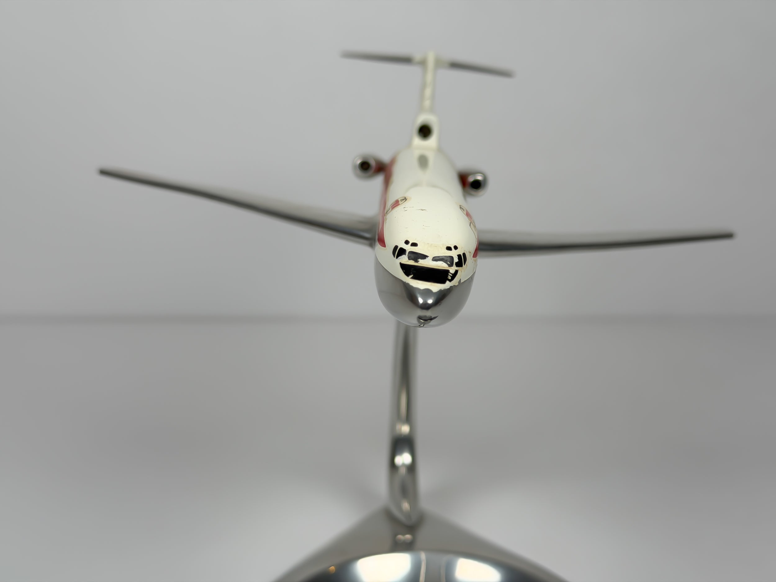 1:200 Trans World Airlines (TWA) Boeing 727-100 (N851TW) - Dual Globes | Riffe Ashtray