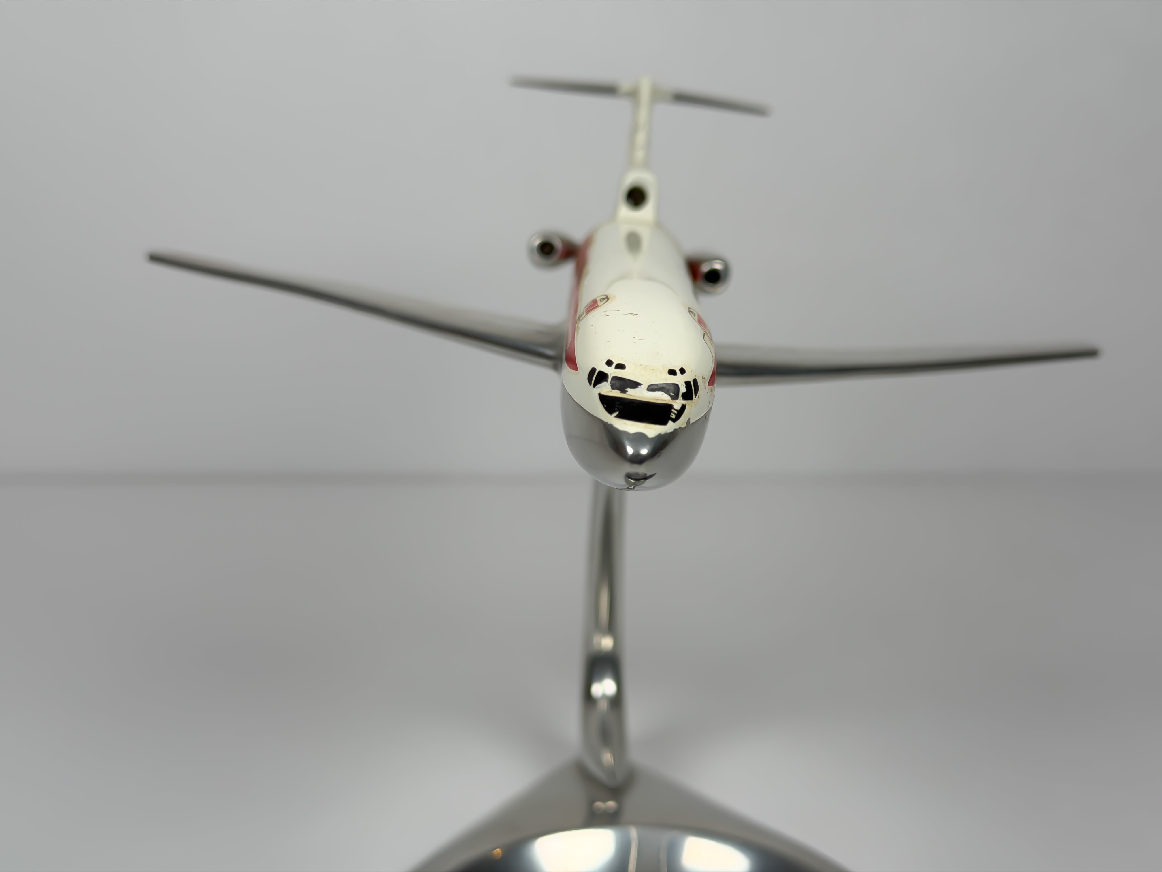 1:200 Trans World Airlines (TWA) Boeing 727-100 (N851TW) - Dual Globes | Riffe Ashtray