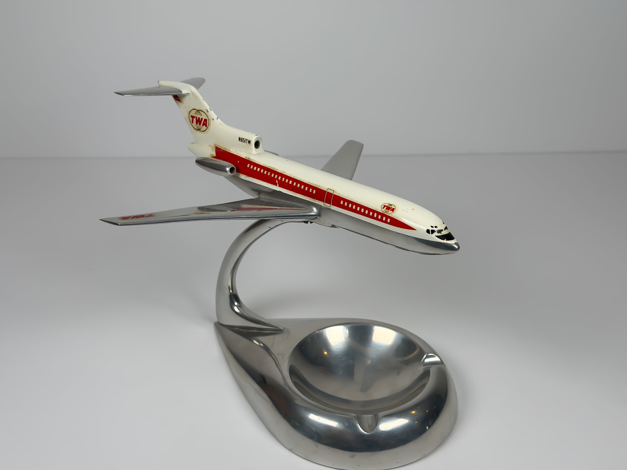 1:200 Trans World Airlines (TWA) Boeing 727-100 (N851TW) - Dual Globes | Riffe Ashtray