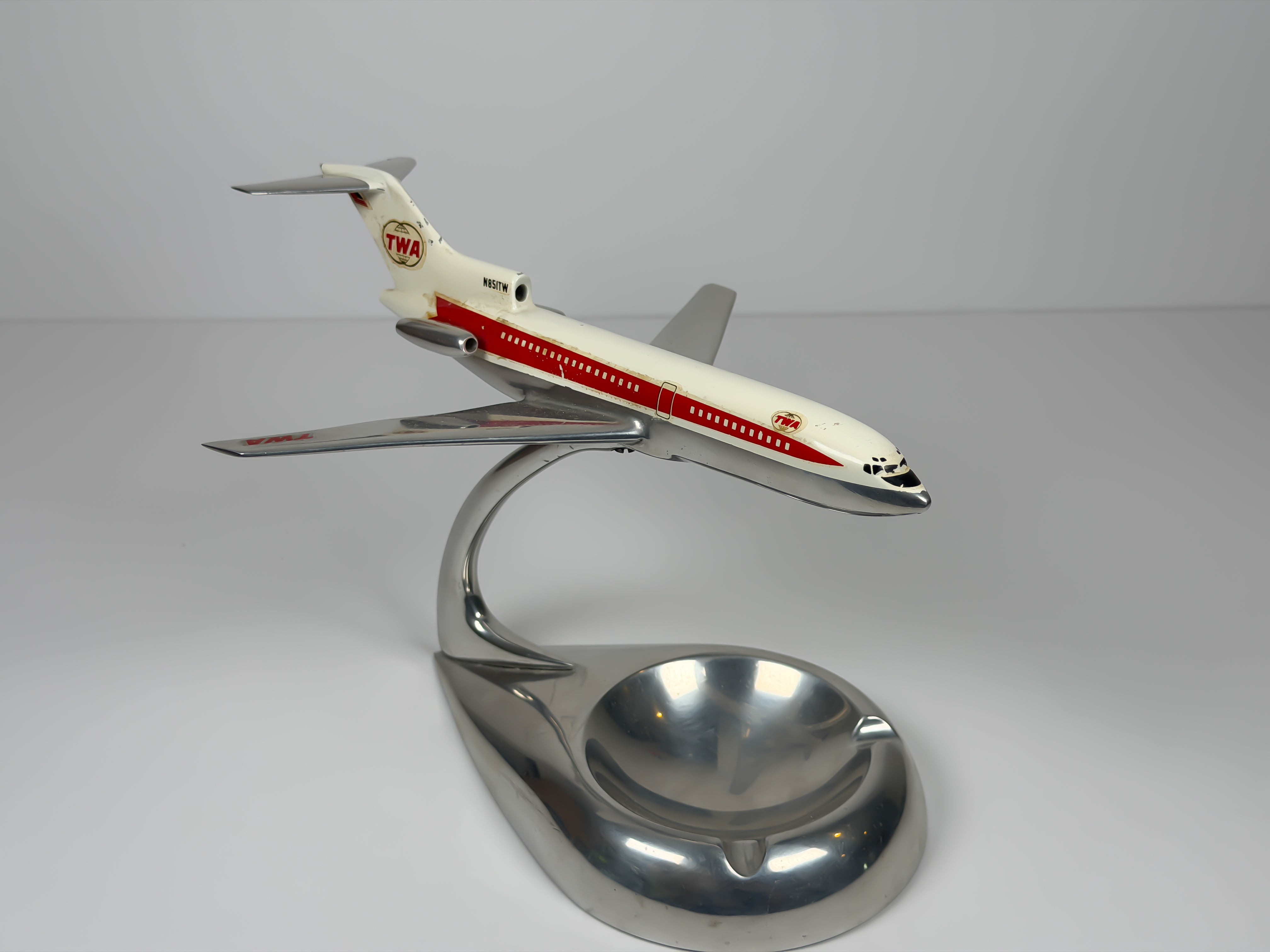 1:200 Trans World Airlines (TWA) Boeing 727-100 (N851TW) - Dual Globes | Riffe Ashtray