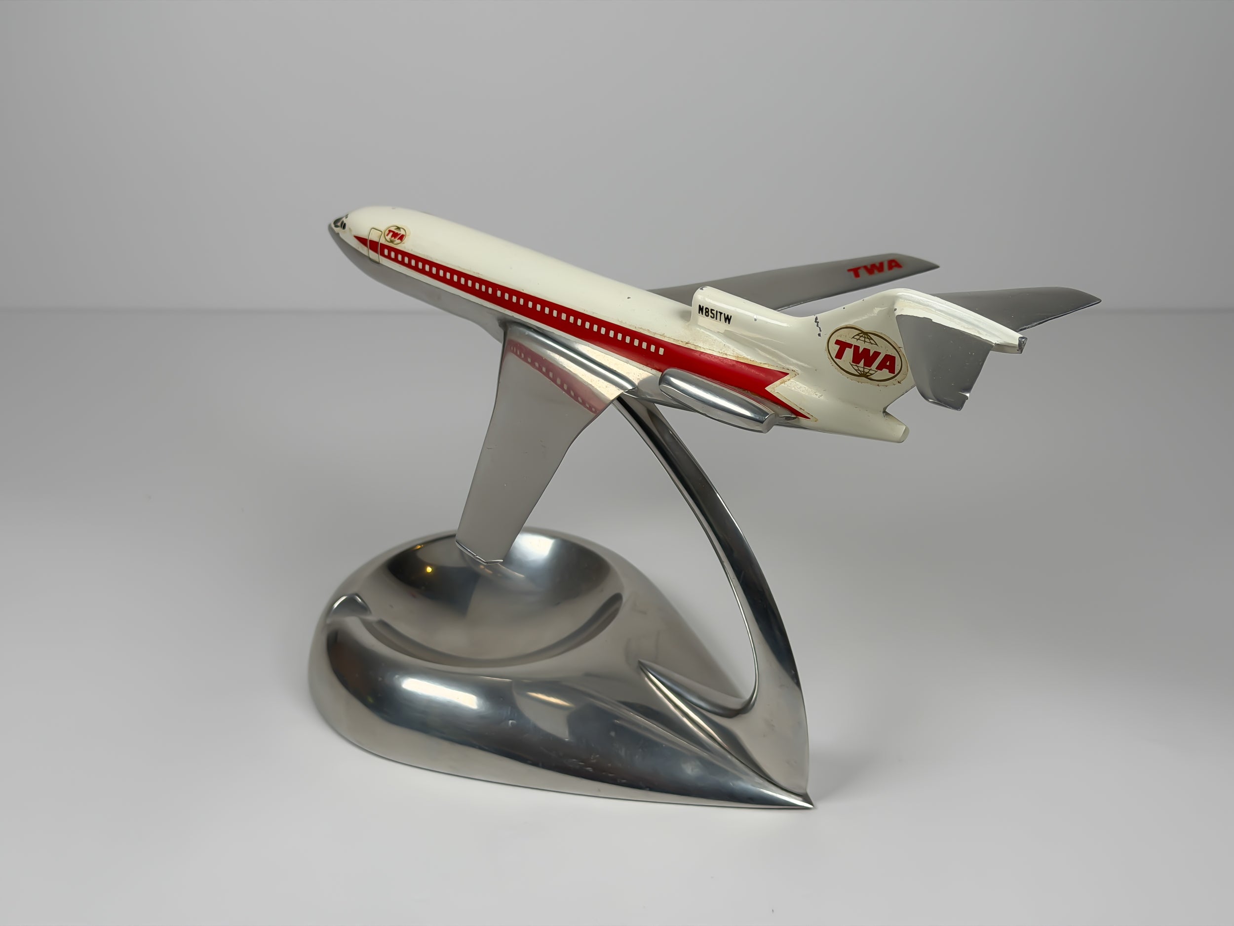1:200 Trans World Airlines (TWA) Boeing 727-100 (N851TW) - Dual Globes | Riffe Ashtray