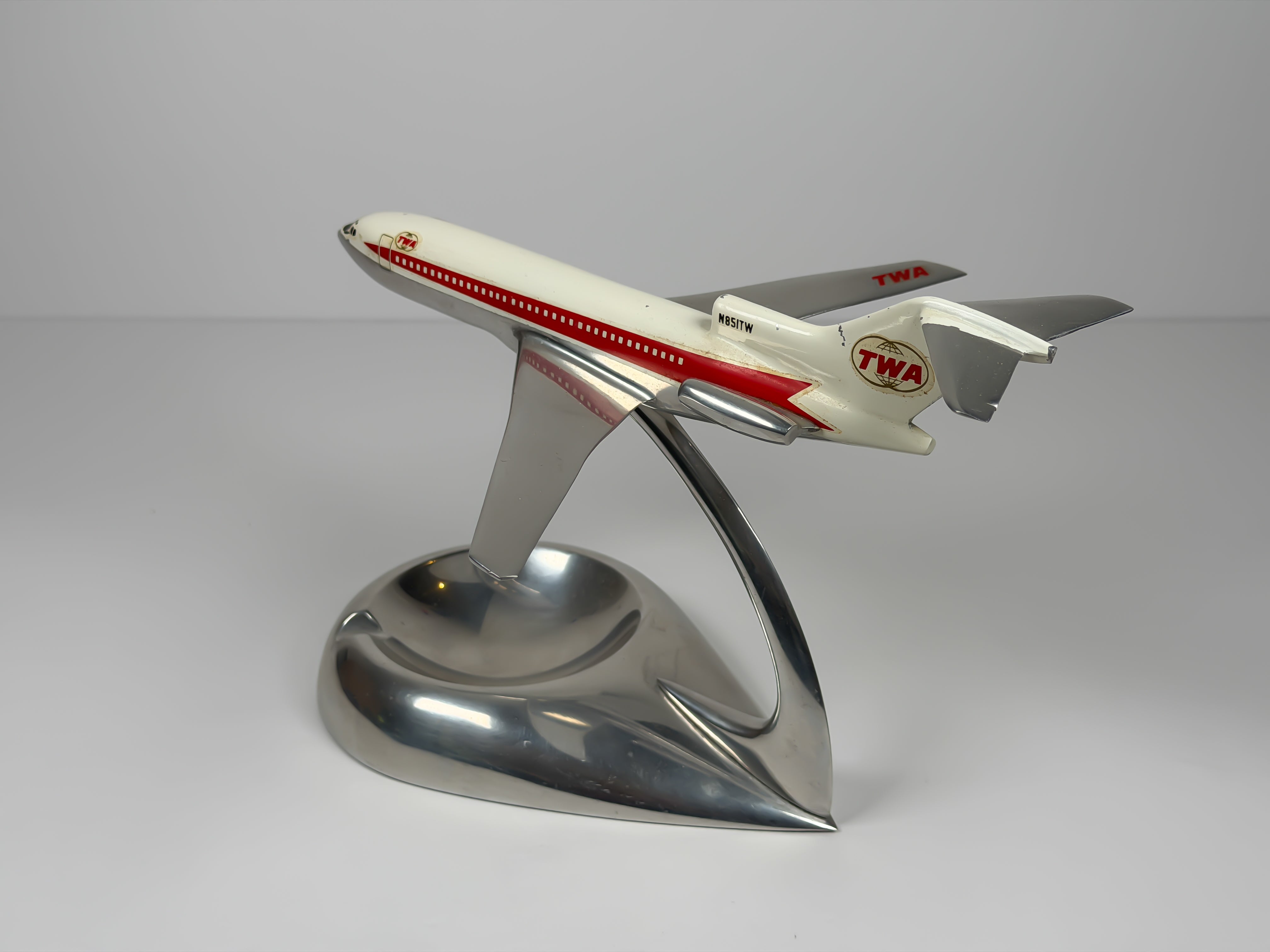 1:200 Trans World Airlines (TWA) Boeing 727-100 (N851TW) - Dual Globes | Riffe Ashtray