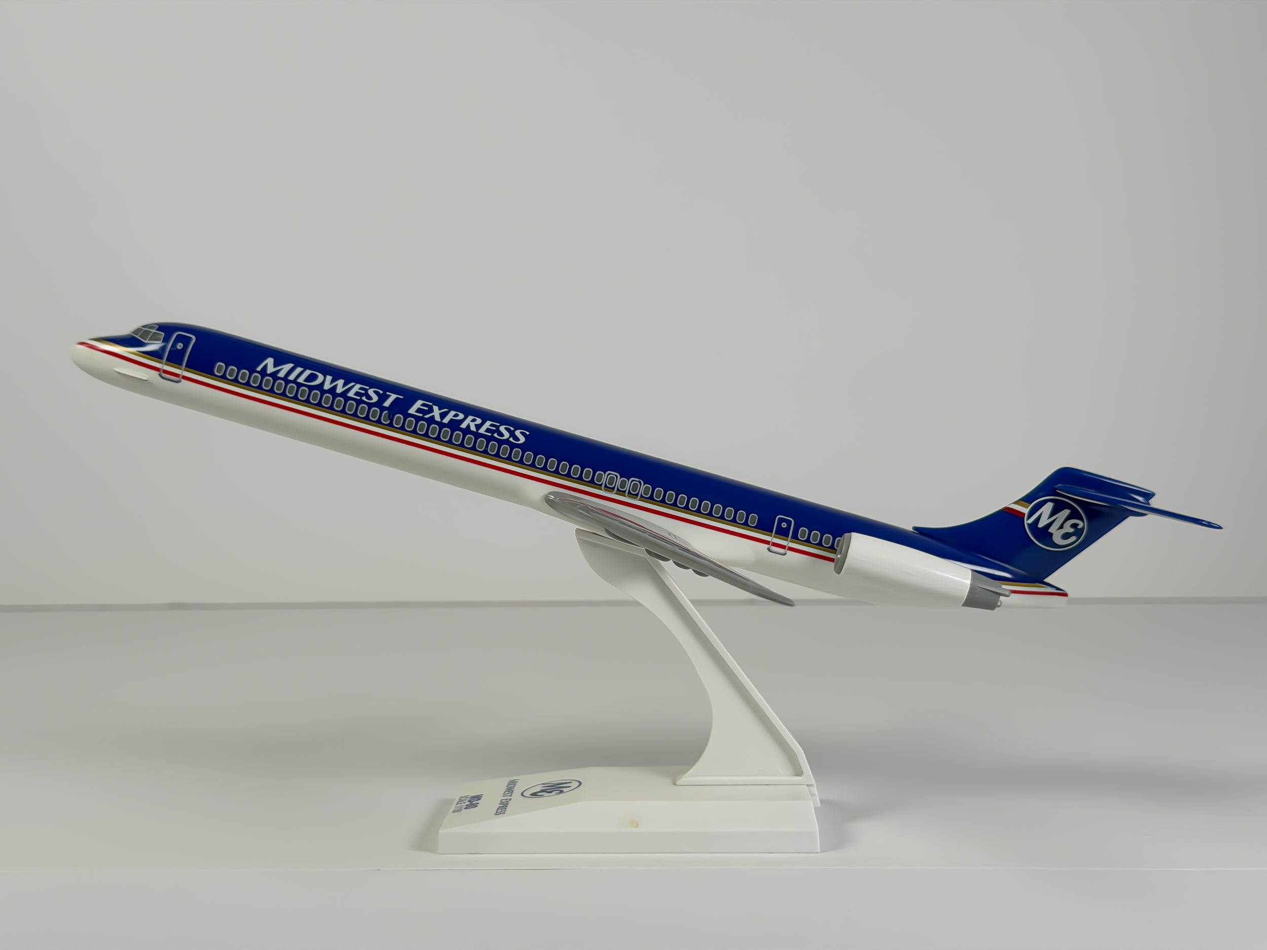 1:150 Midwest Express McDonnell Douglas MD-80 - Blue | Skymarks