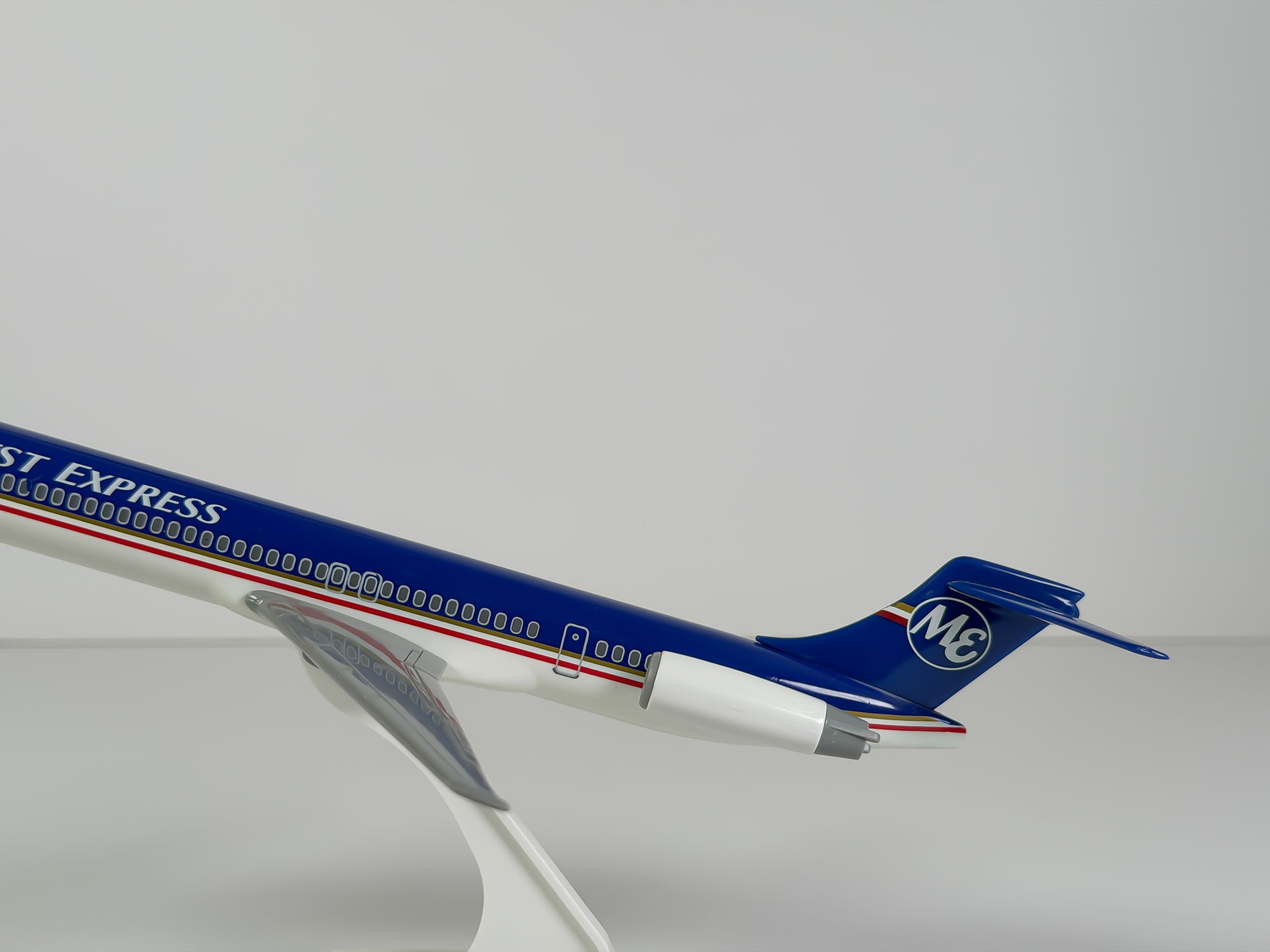 1:150 Midwest Express McDonnell Douglas MD-80 - Blue | Skymarks