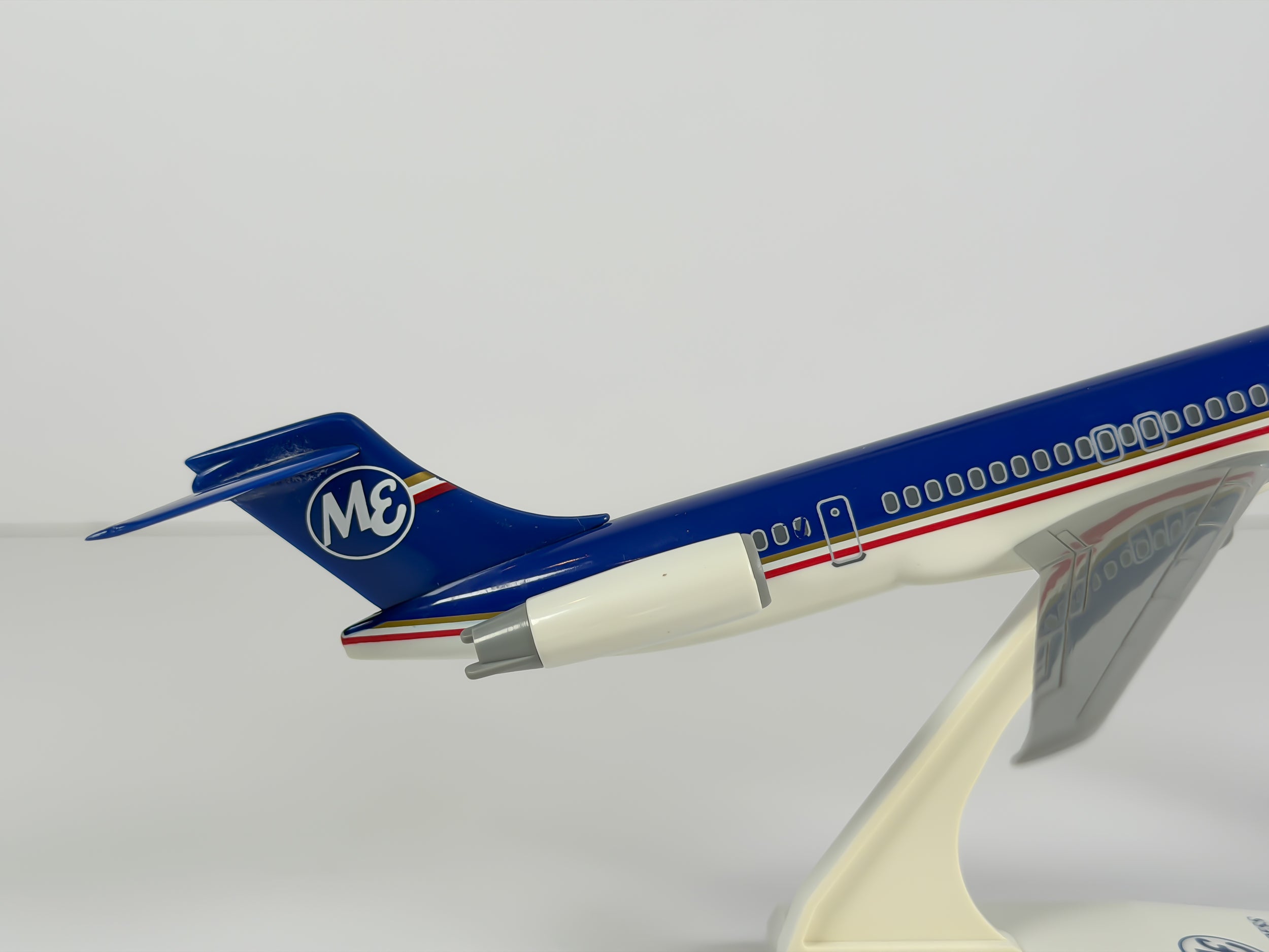 1:150 Midwest Express McDonnell Douglas MD-80 - Blue | Skymarks