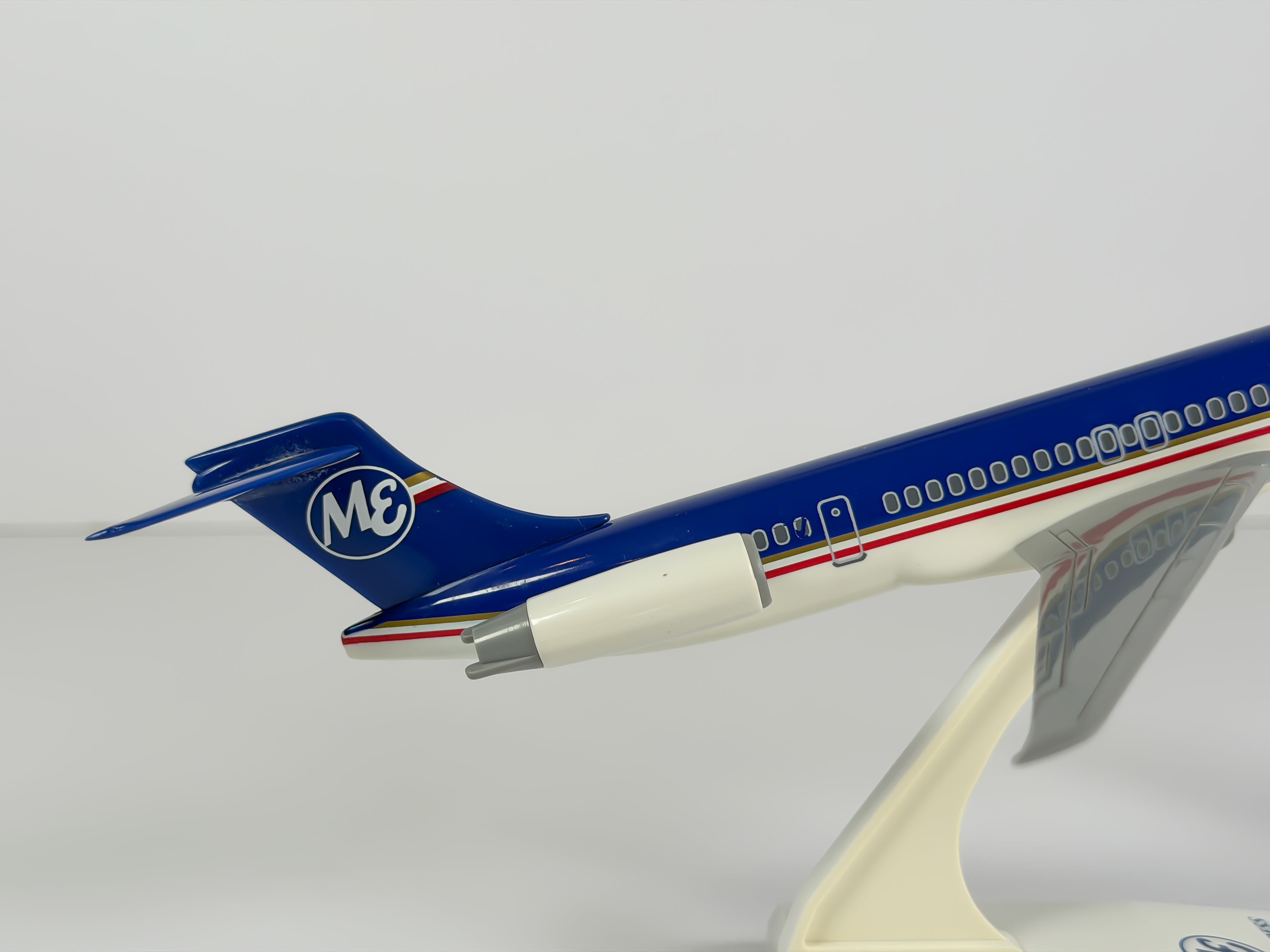 1:150 Midwest Express McDonnell Douglas MD-80 - Blue | Skymarks