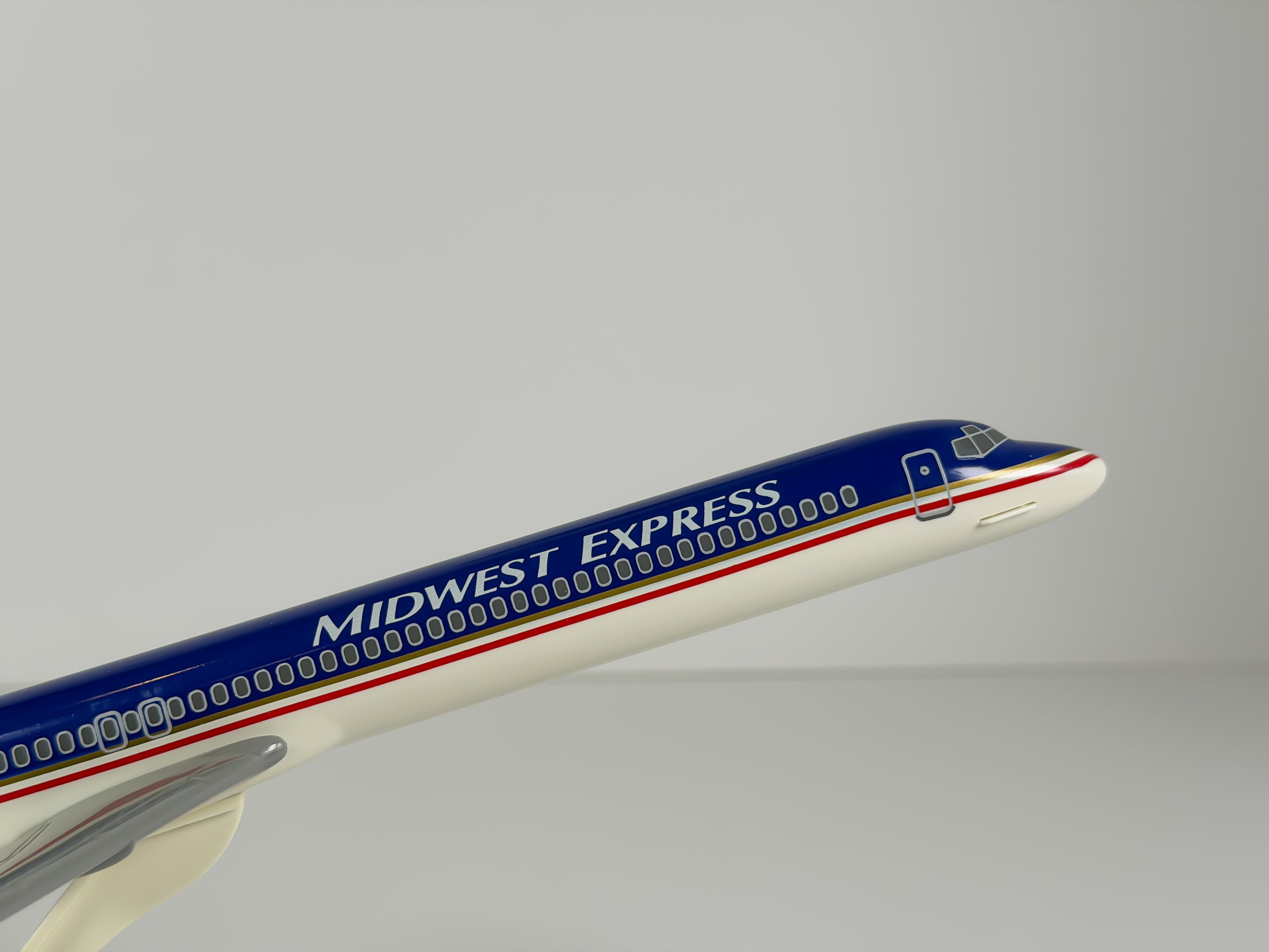 1:150 Midwest Express McDonnell Douglas MD-80 - Blue | Skymarks