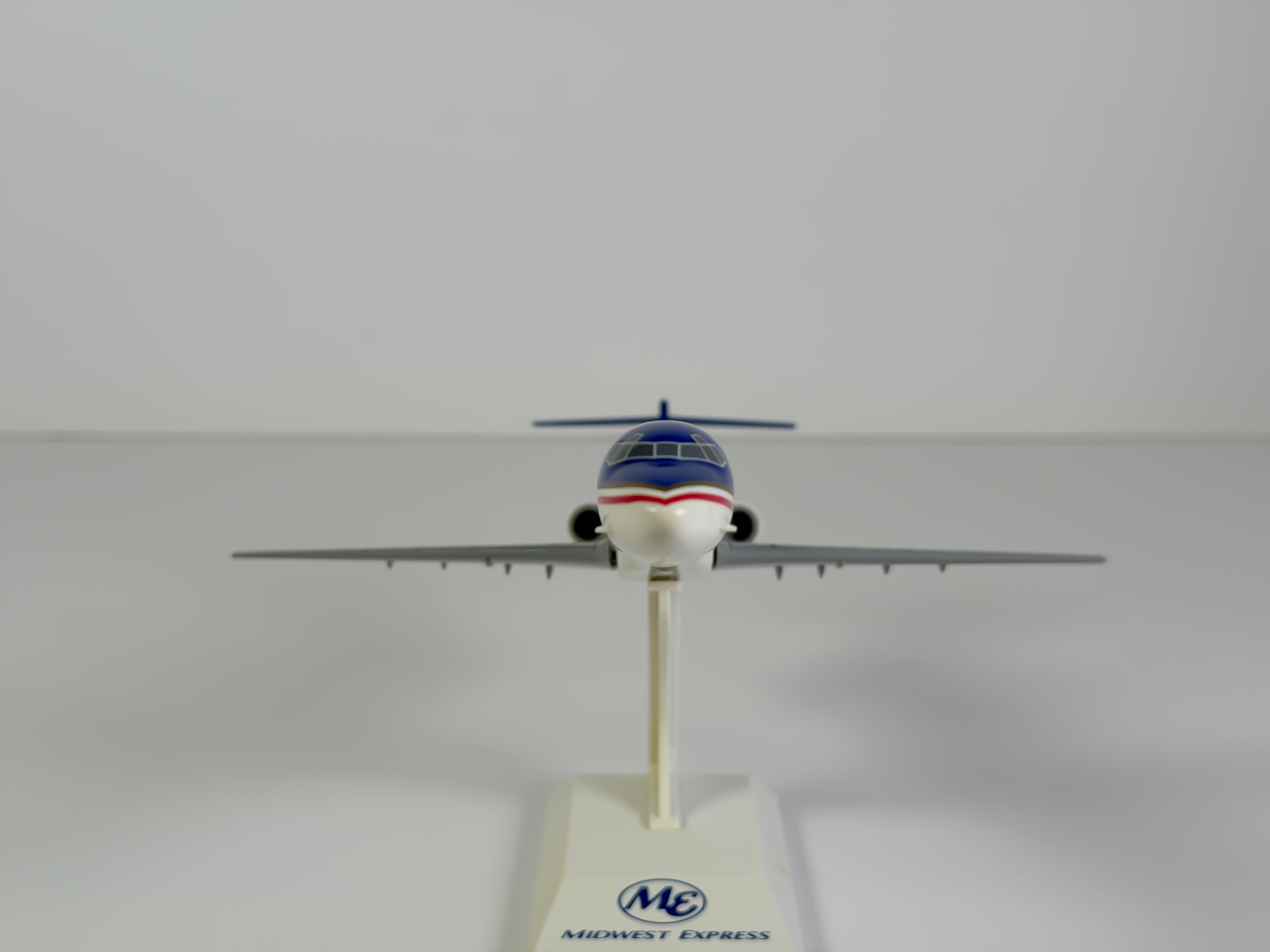 1:150 Midwest Express McDonnell Douglas MD-80 - Blue | Skymarks