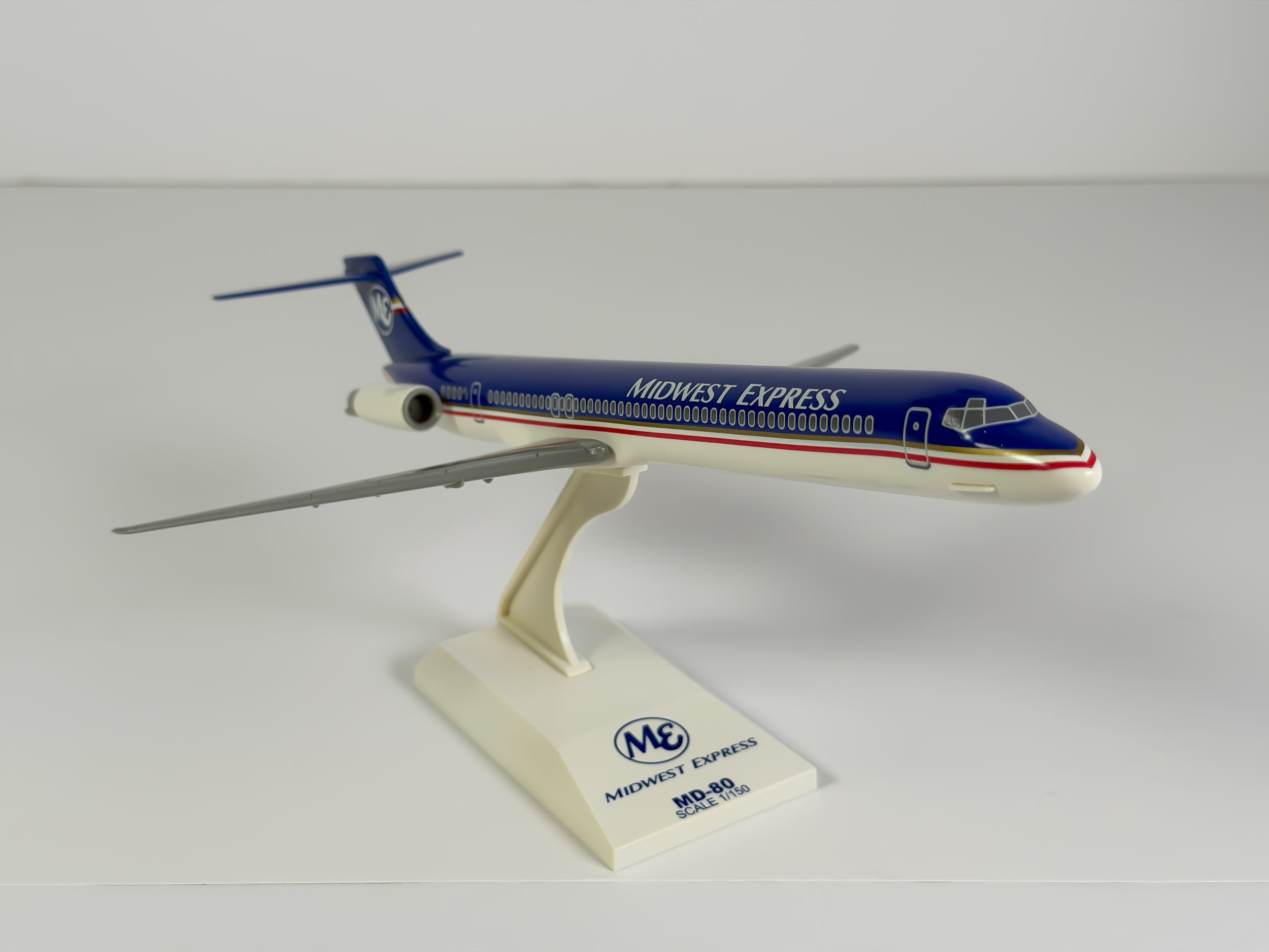 1:150 Midwest Express McDonnell Douglas MD-80 - Blue | Skymarks