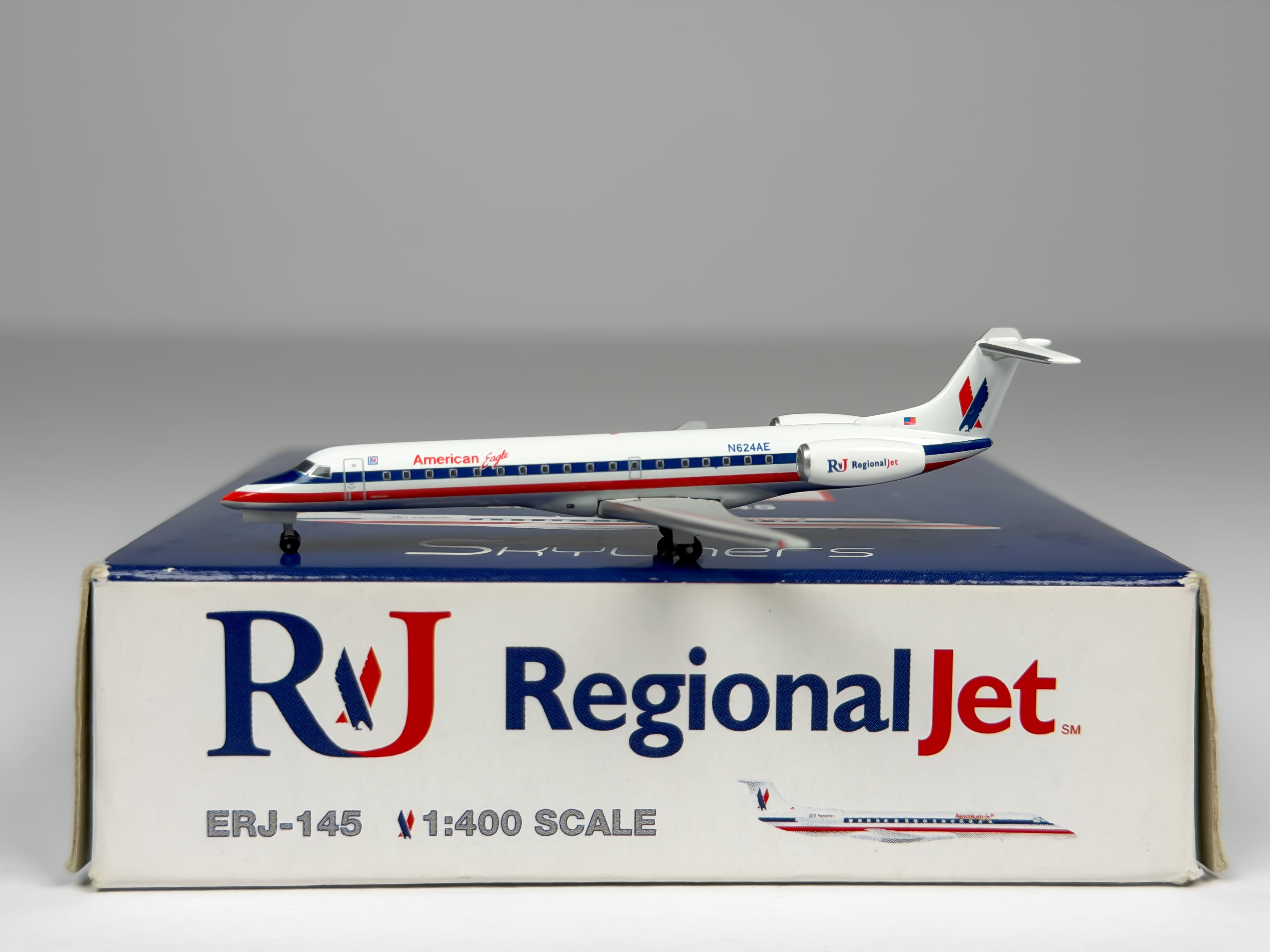 American Eagle Embraer E145 1:400 Gemini Jets N624AE (SKYAAL001)