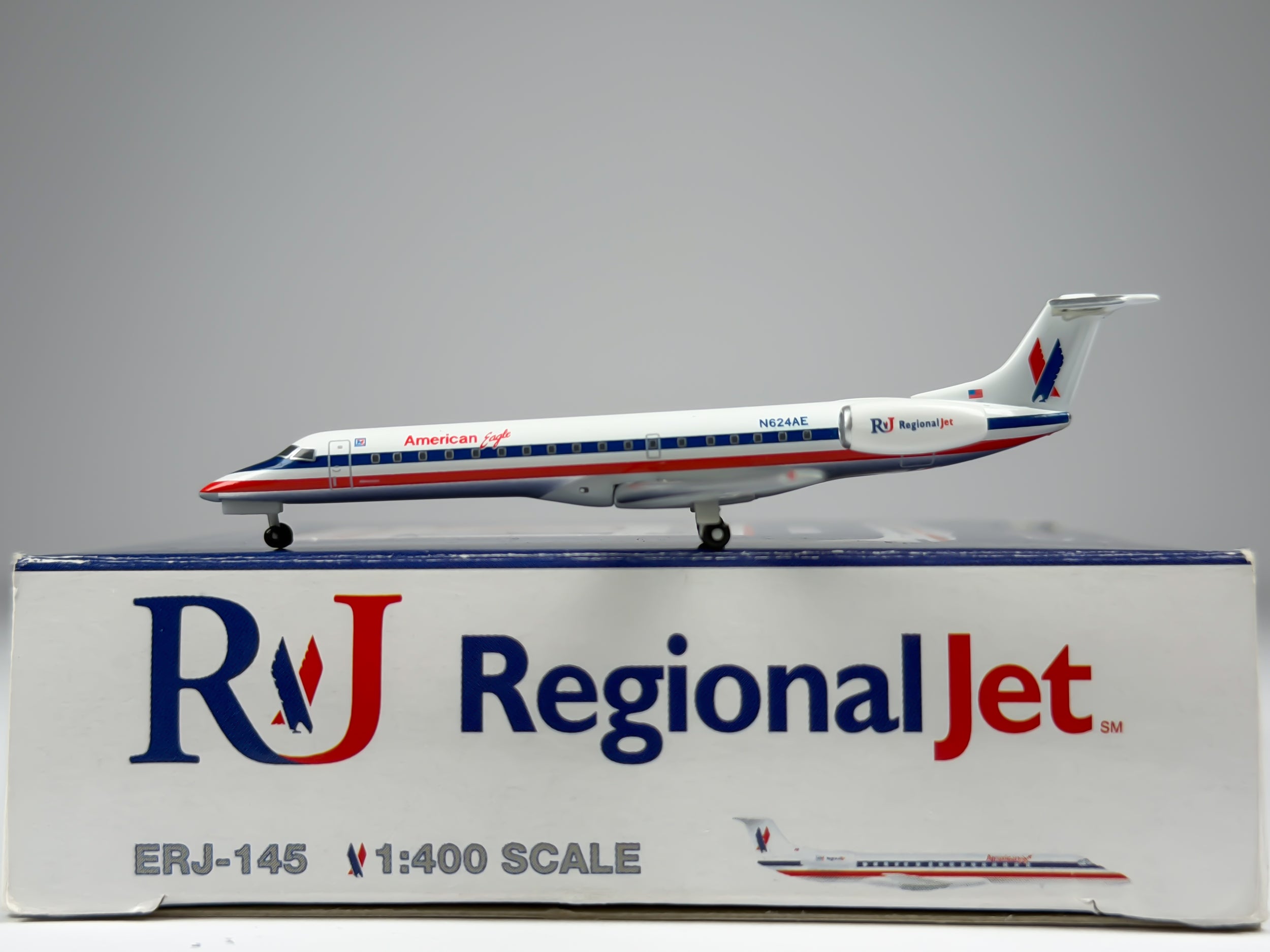 American Eagle Embraer E145 1:400 Gemini Jets N624AE (SKYAAL001)
