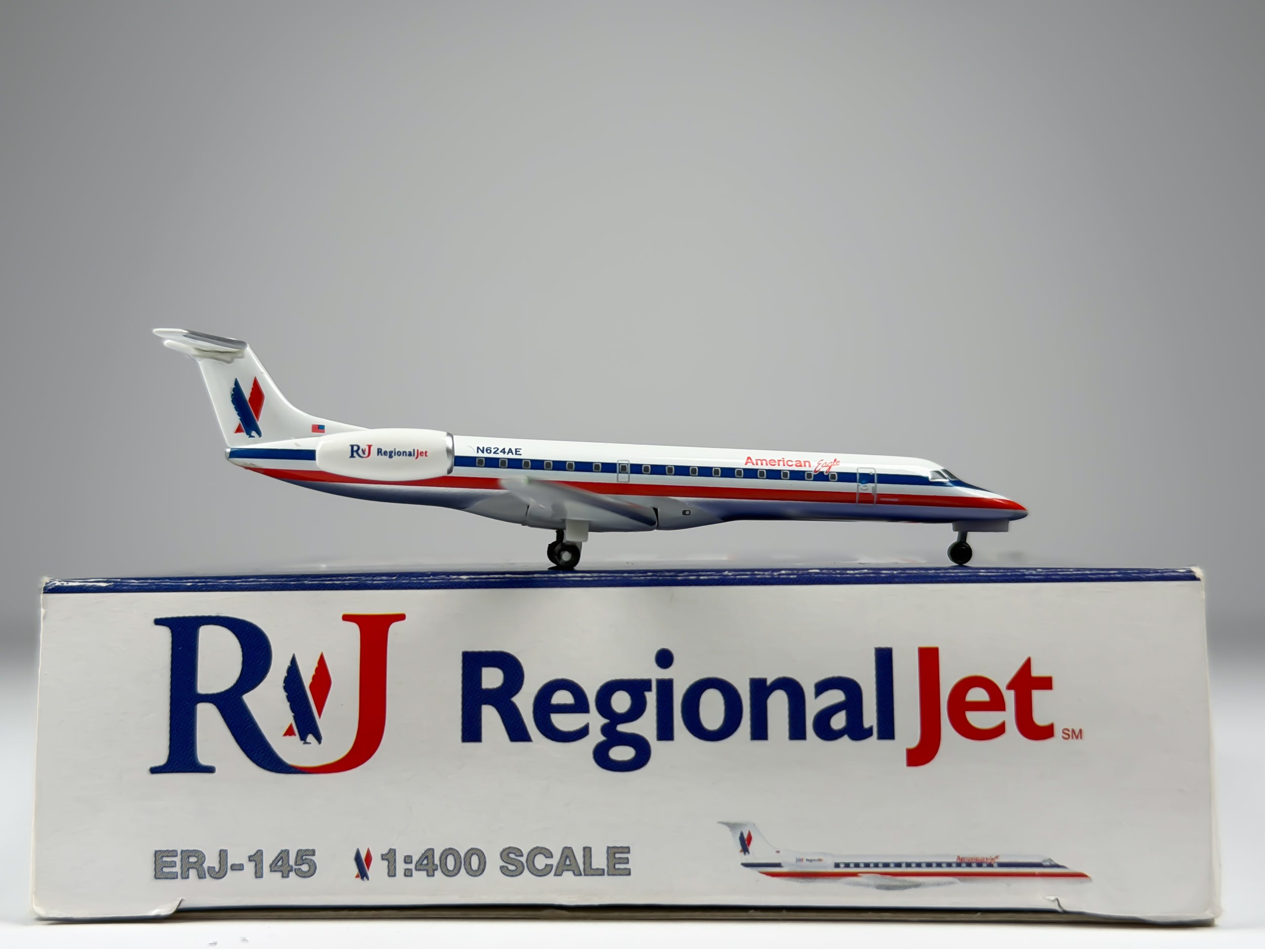 American Eagle Embraer E145 1:400 Gemini Jets N624AE (SKYAAL001)