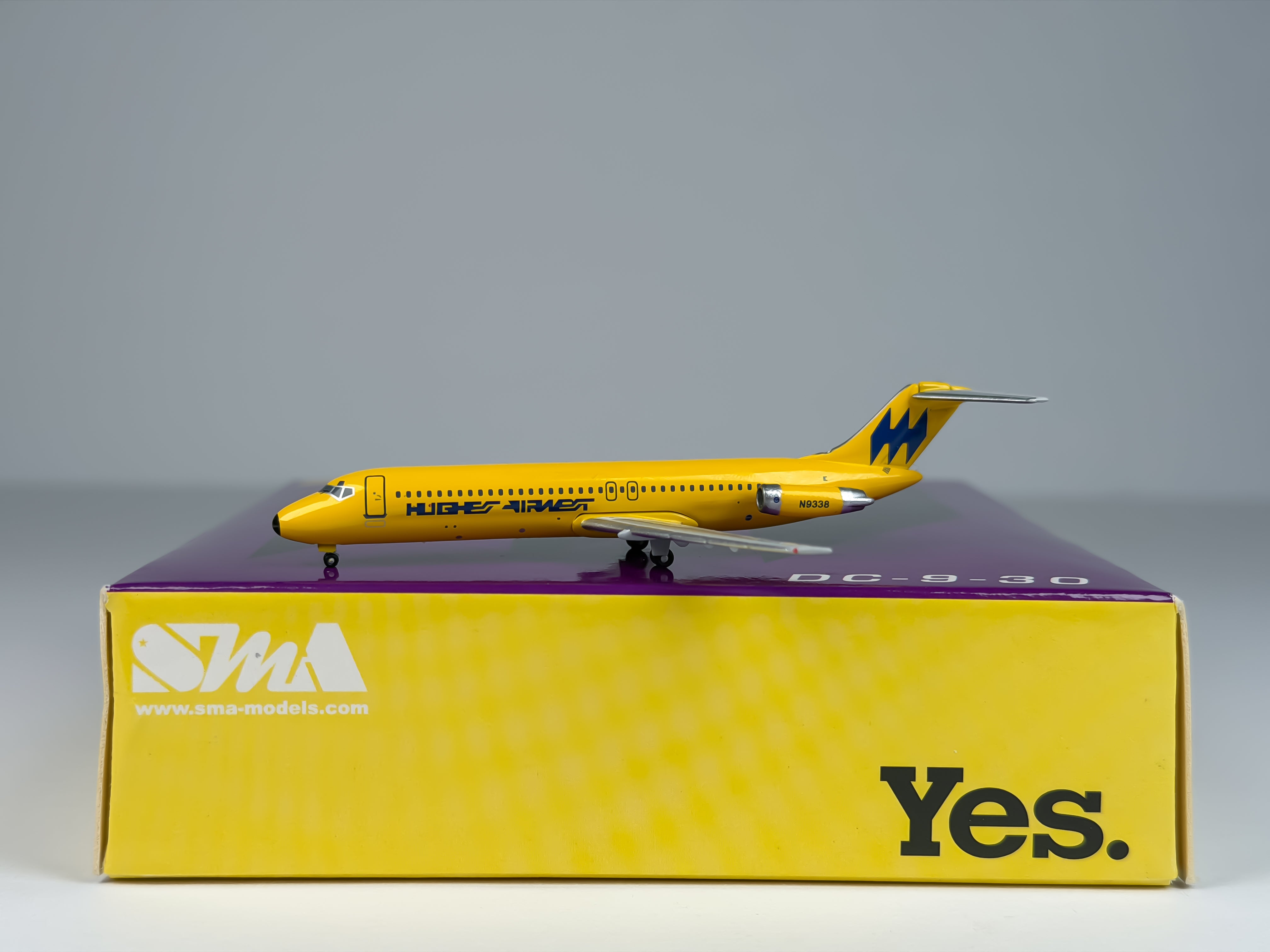 Hughes Air West Douglas DC-9-30 1:400 SMAC N9338 (SMA040102)