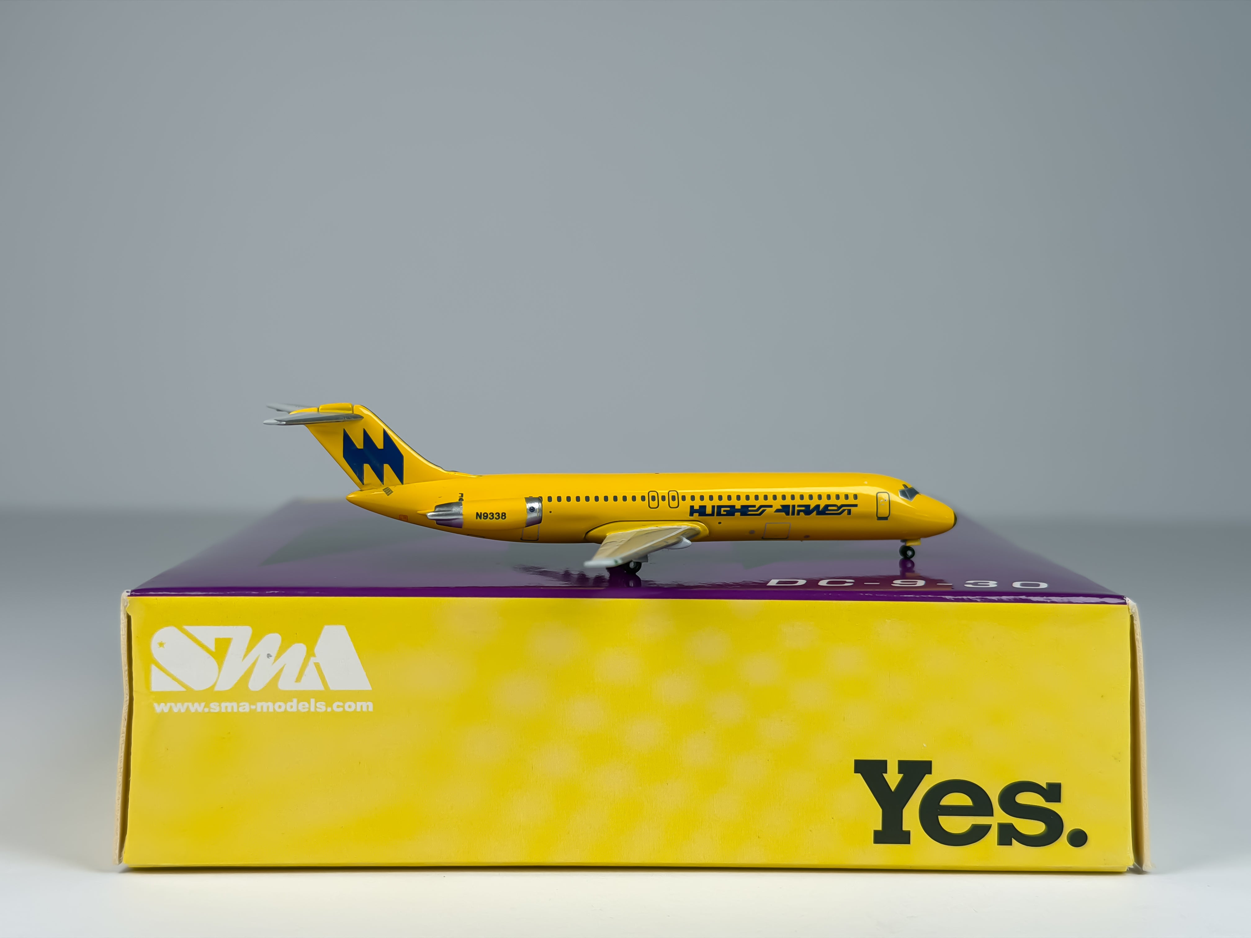 Hughes Air West Douglas DC-9-30 1:400 SMAC N9338 (SMA040102)