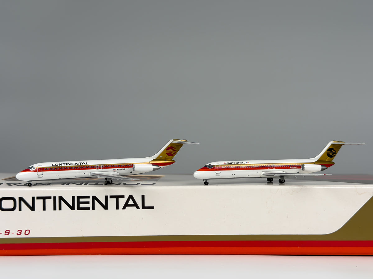 Continental Airlines Douglas DC-9-30 1:400 SMAC N521TX & N12536 (SMA040301)